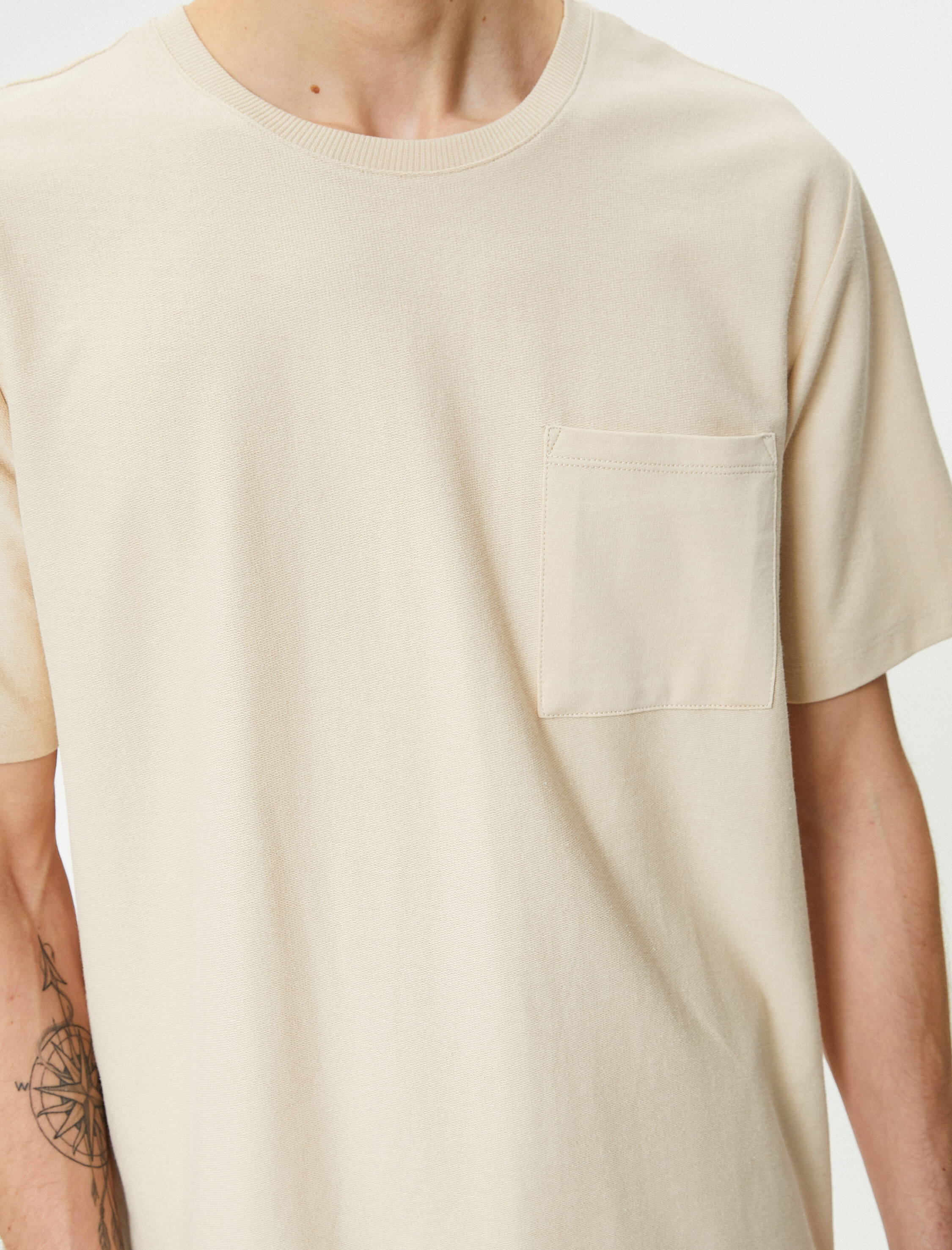   Bisiklet Yaka Tişört Cep Detaylı Kısa Kollu Pamuklu