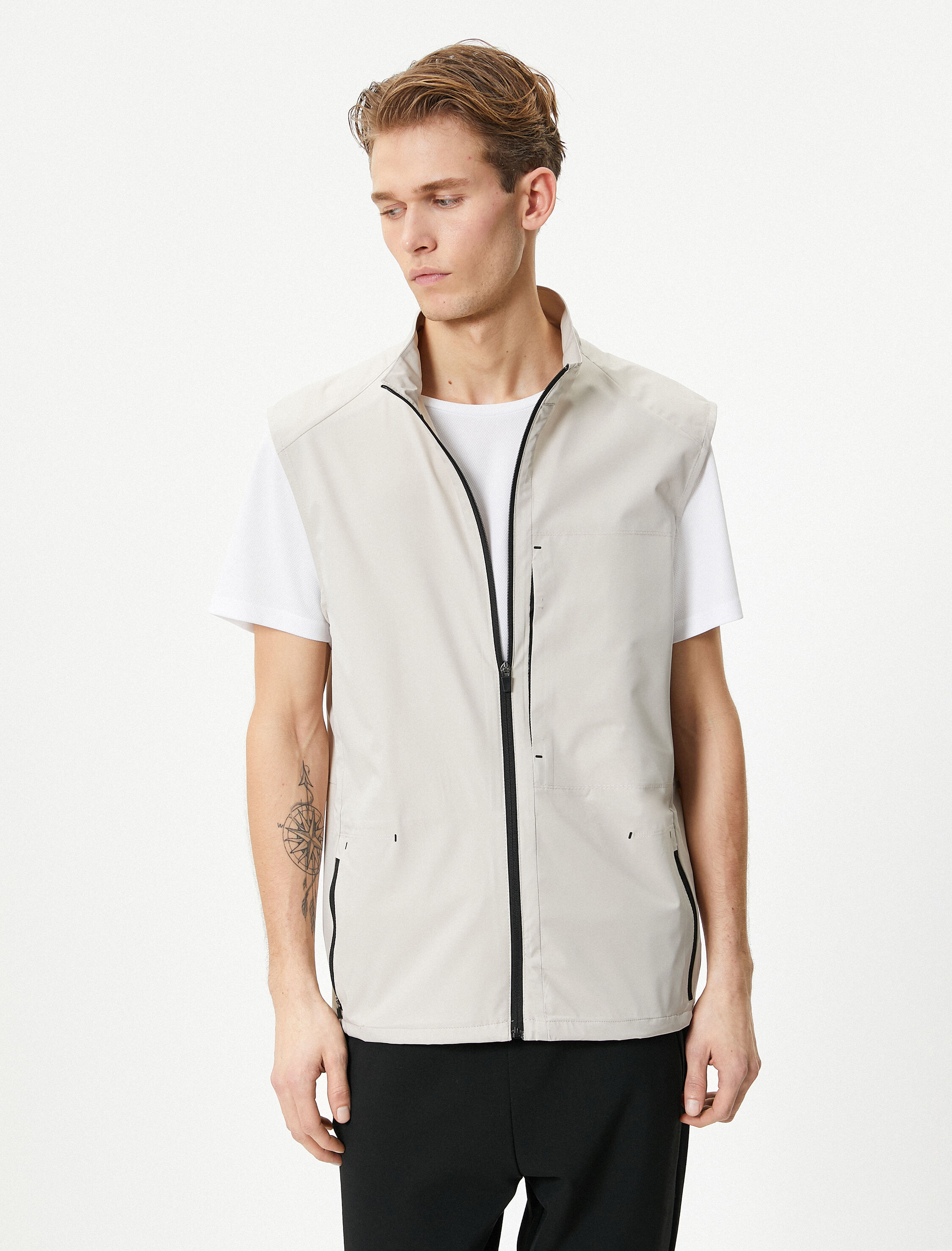   Spor Yelek Dik Yaka Fermuarlı Cep Detaylı Paraşüt Kumaş