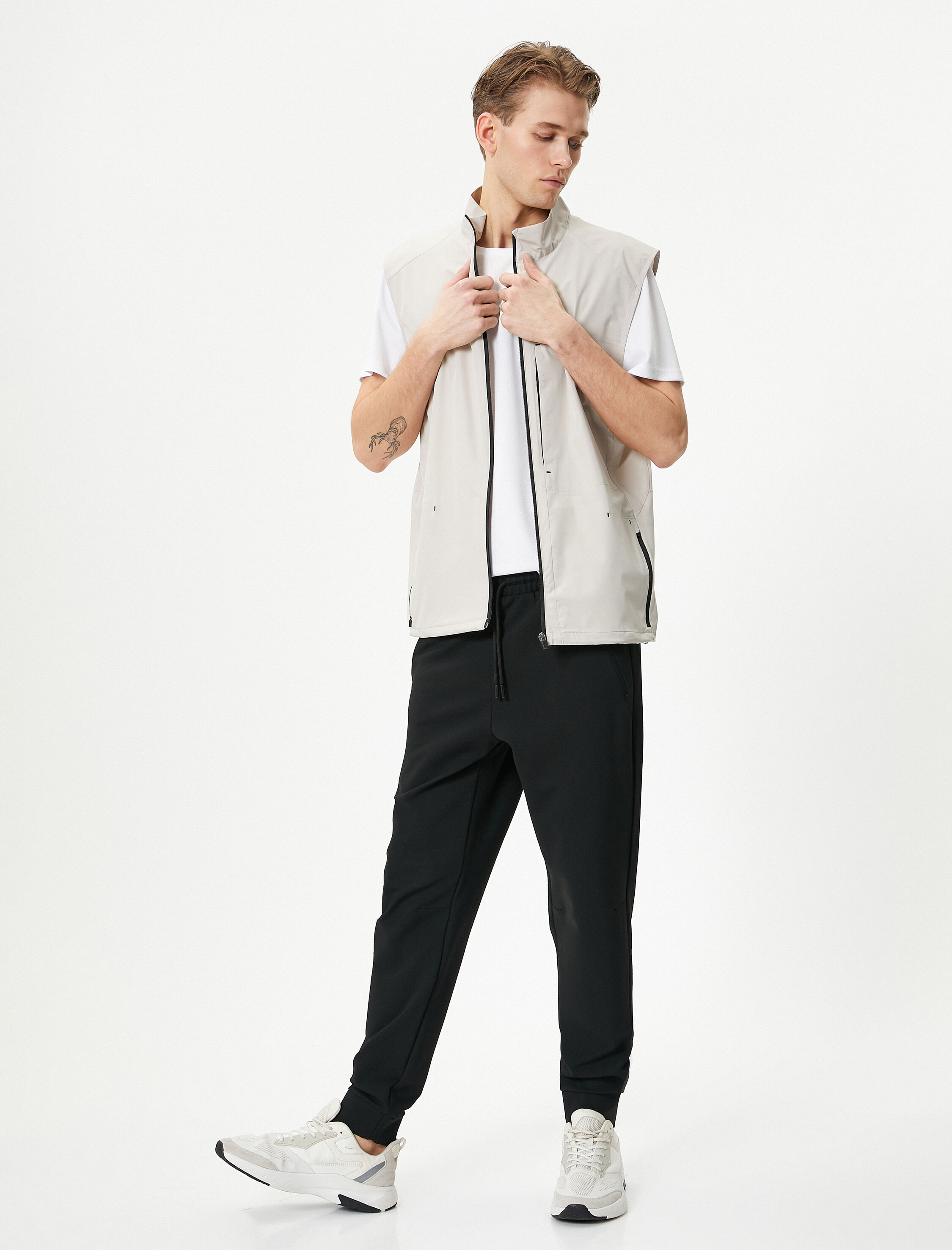   Spor Yelek Dik Yaka Fermuarlı Cep Detaylı Paraşüt Kumaş