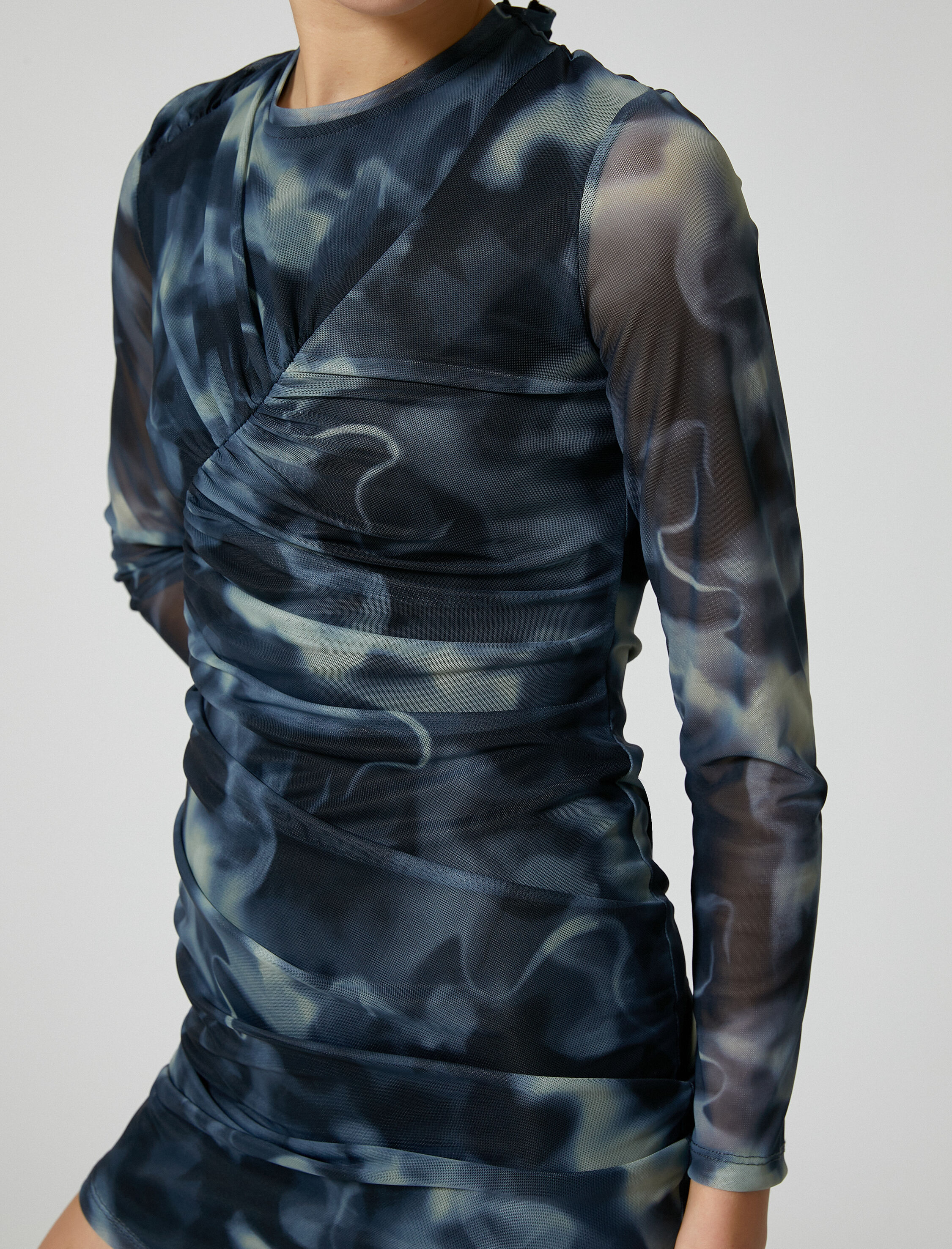   Tül Mini Elbise Drapeli Uzun Kollu Batik Desenli Astarlı