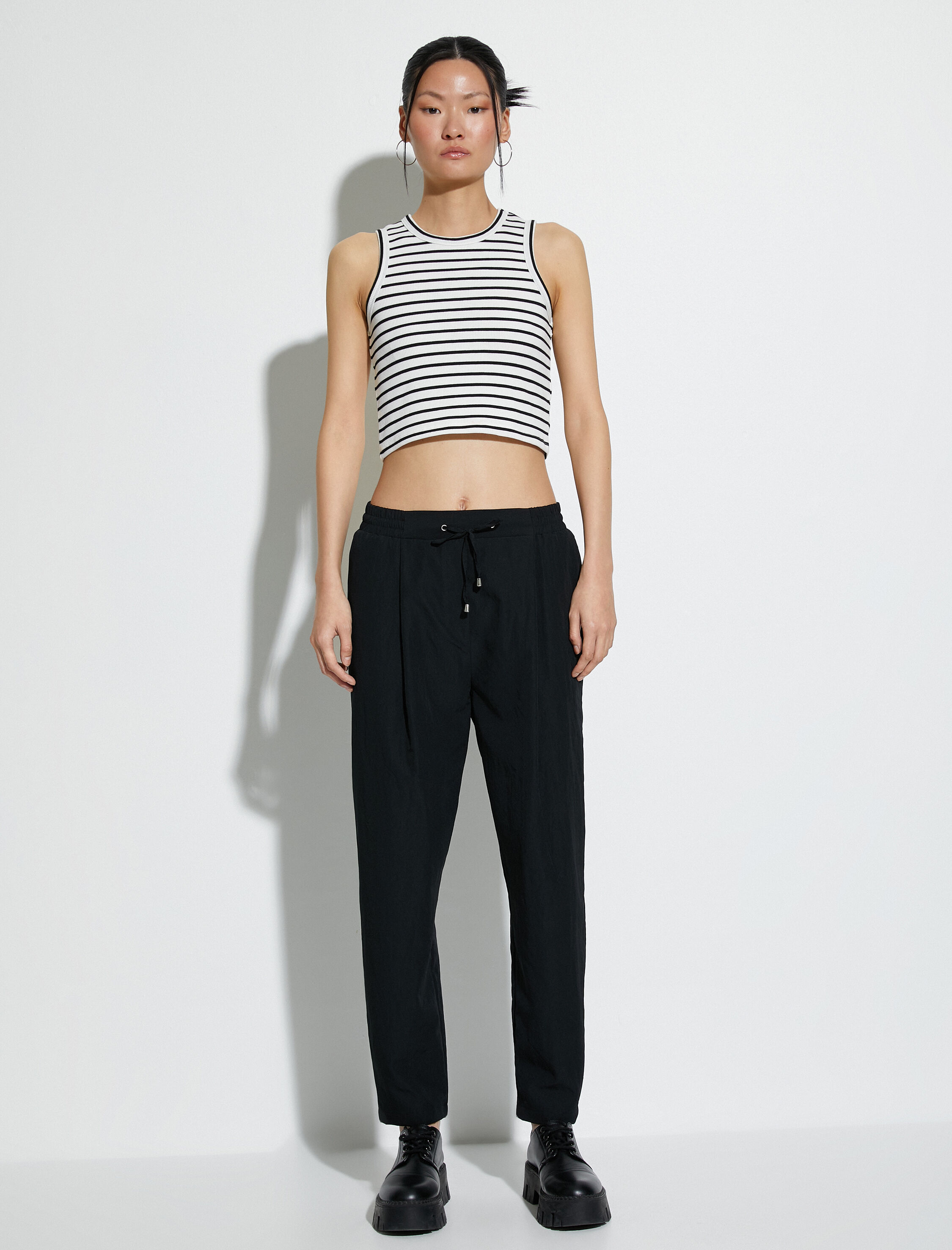   Crop Atlet Halter Yaka Fitilli