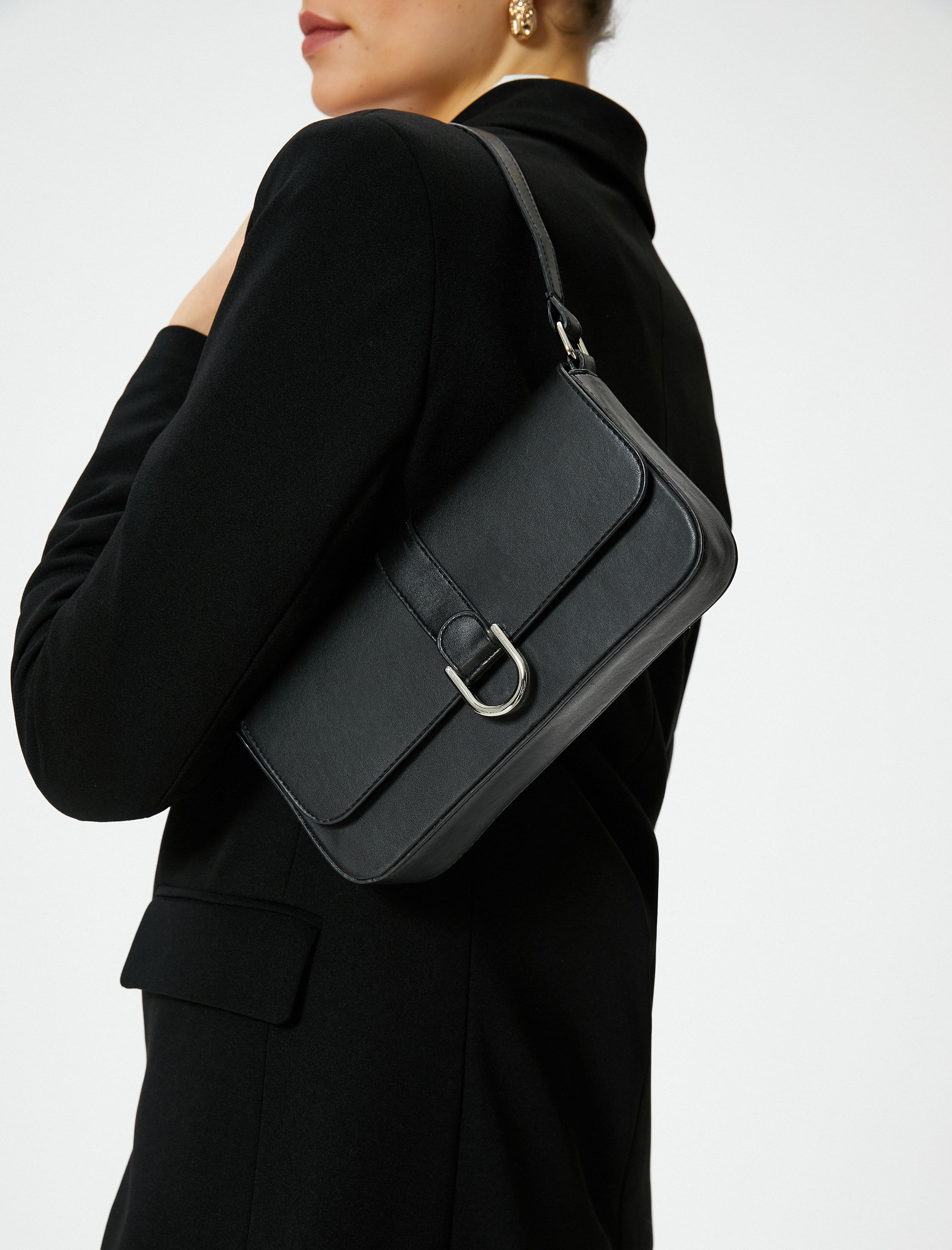  Kadın Baget Çanta Metal Toka Detaylı Kapaklı Suni Deri Görünümlü