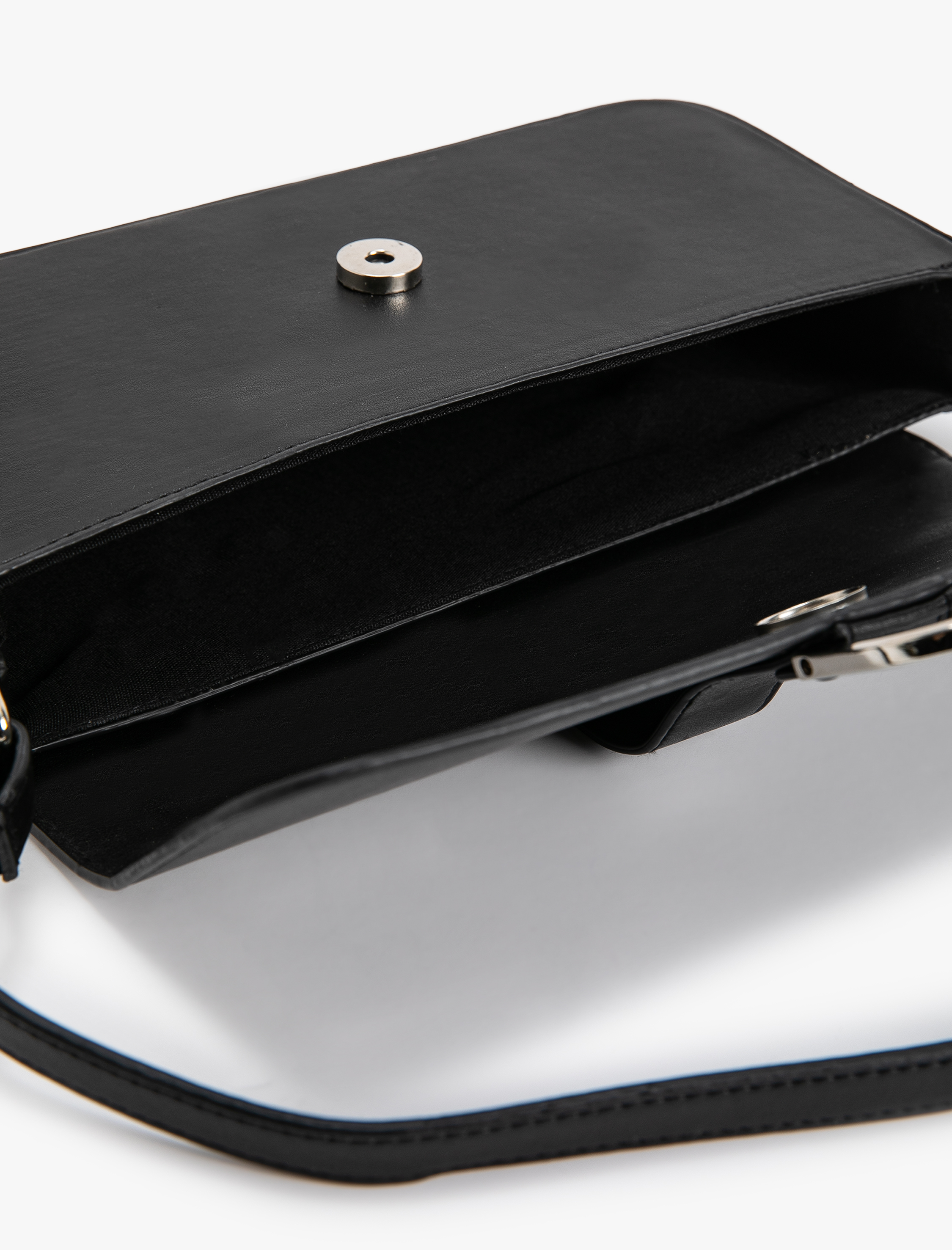  Kadın Baget Çanta Metal Toka Detaylı Kapaklı Suni Deri Görünümlü