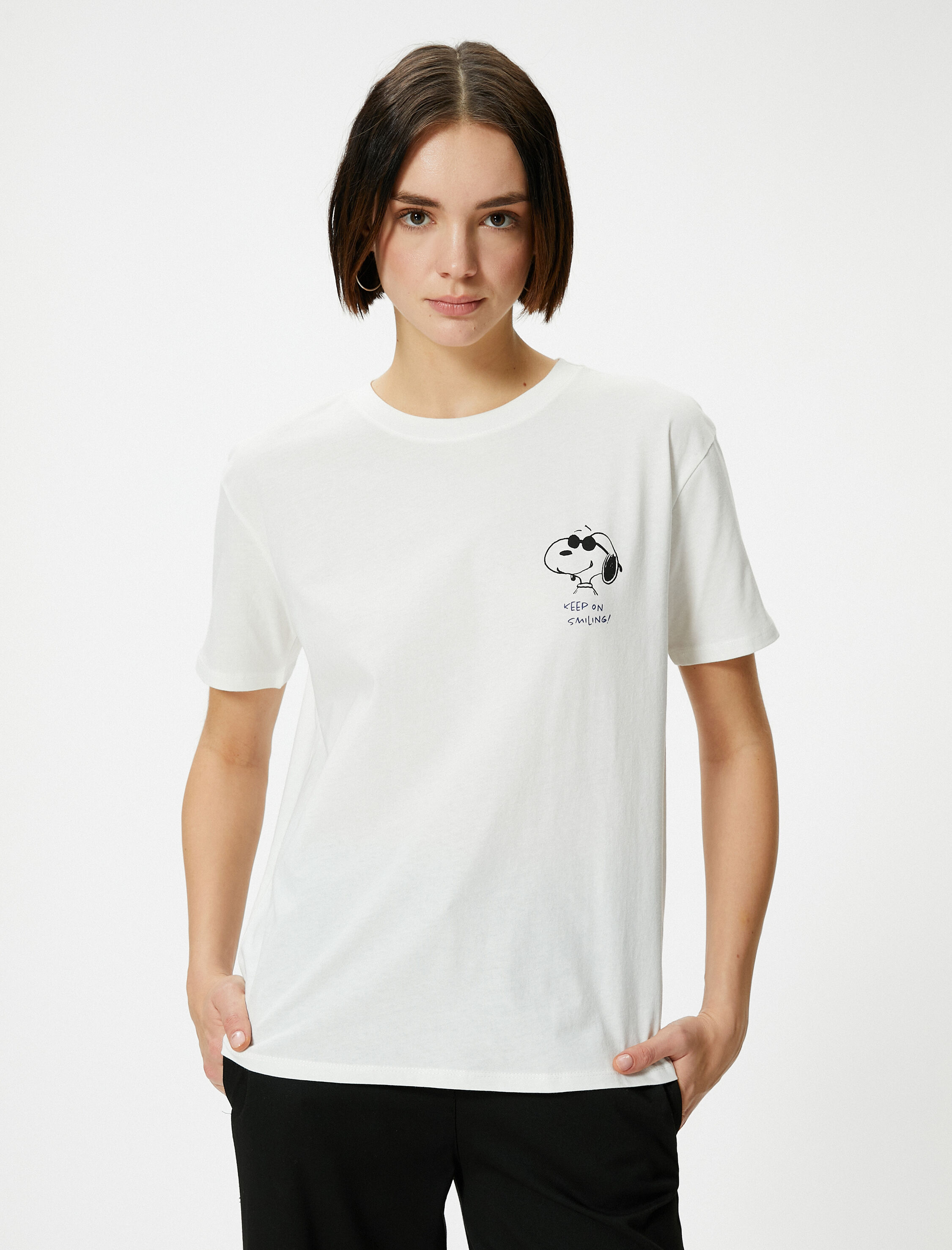   Snoopy Tişört Arkası Baskılı Lisanslı Kısa Kollu Bisiklet Yaka Pamuklu