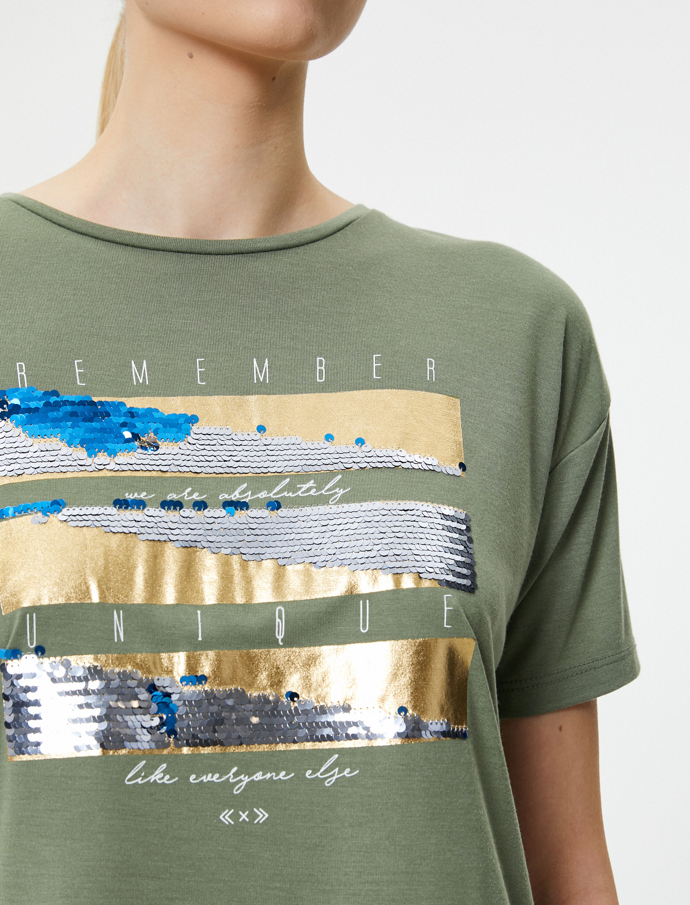   Bisiklet Yaka Tişört Baskılı Çift Taraflı Payetli Kısa Kollu