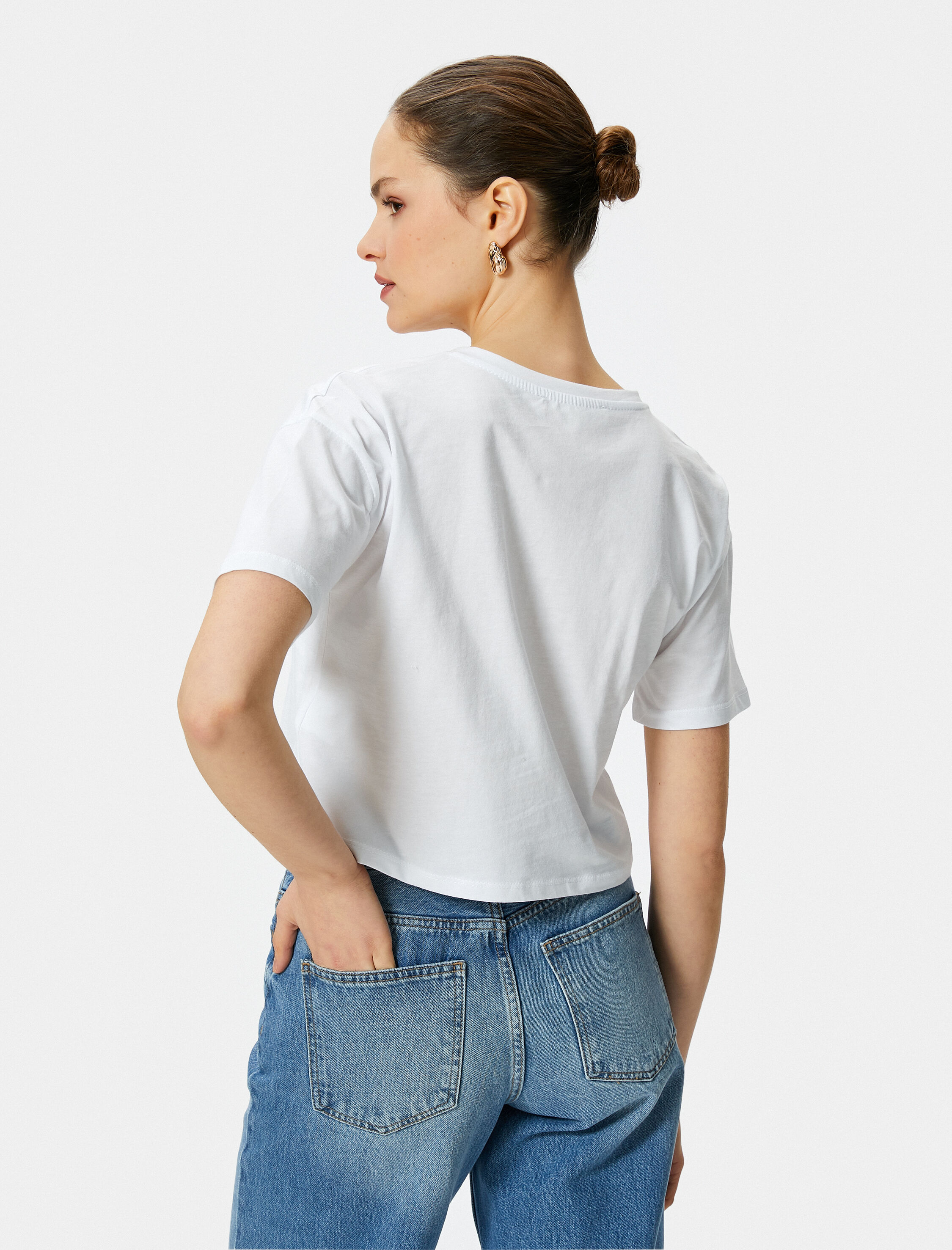   Crop Tişört Kısa Kollu Bisiklet Yaka Nakış Detaylı