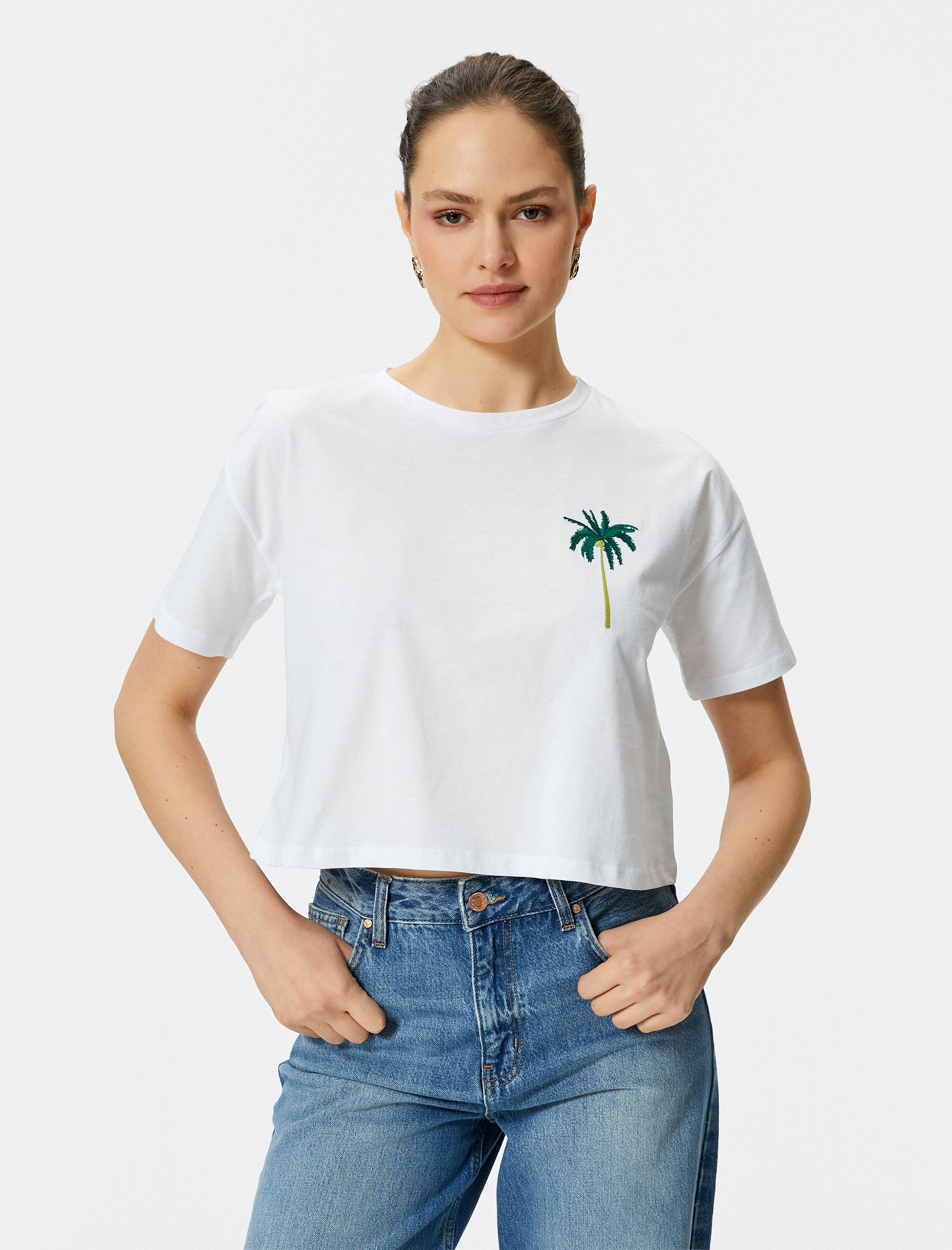   Crop Tişört Kısa Kollu Bisiklet Yaka Nakış Detaylı