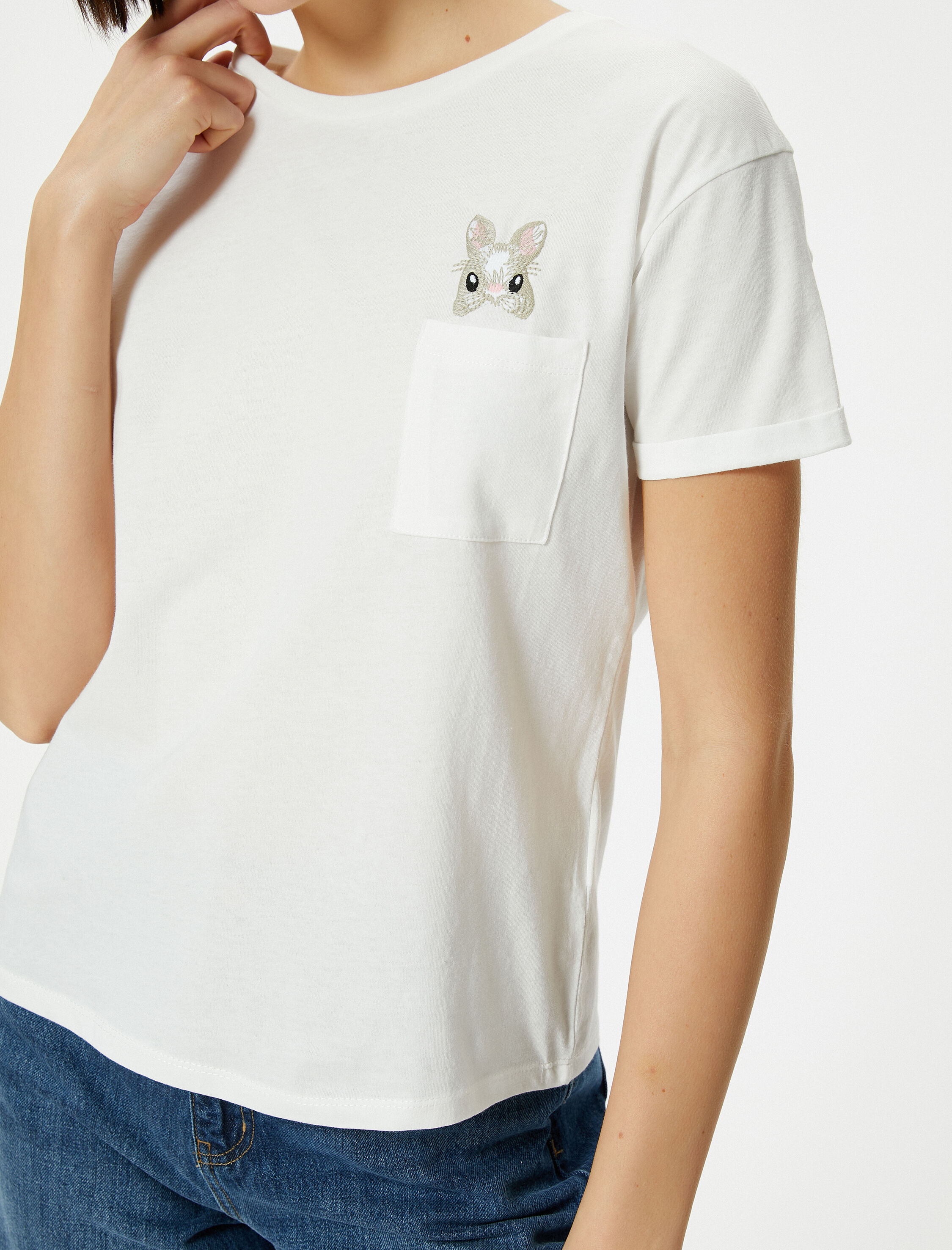   Cep Detaylı Tişört Tavşan İşlemeli Kısa Kollu Bisiklet Yaka Pamuklu