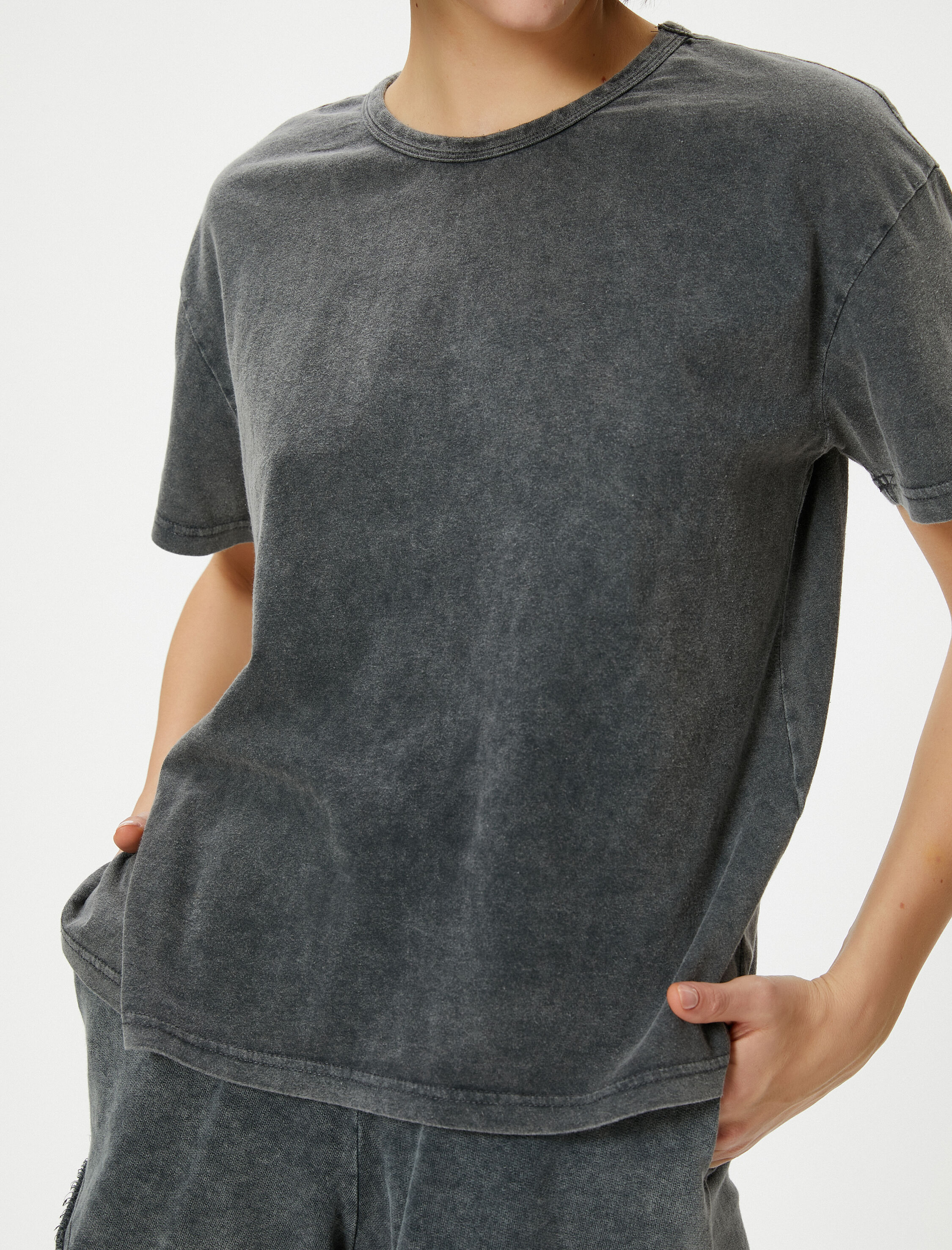   Oversize Tişört Soluk Efektli Kısa Kollu Bisiklet Yaka Pamuklu