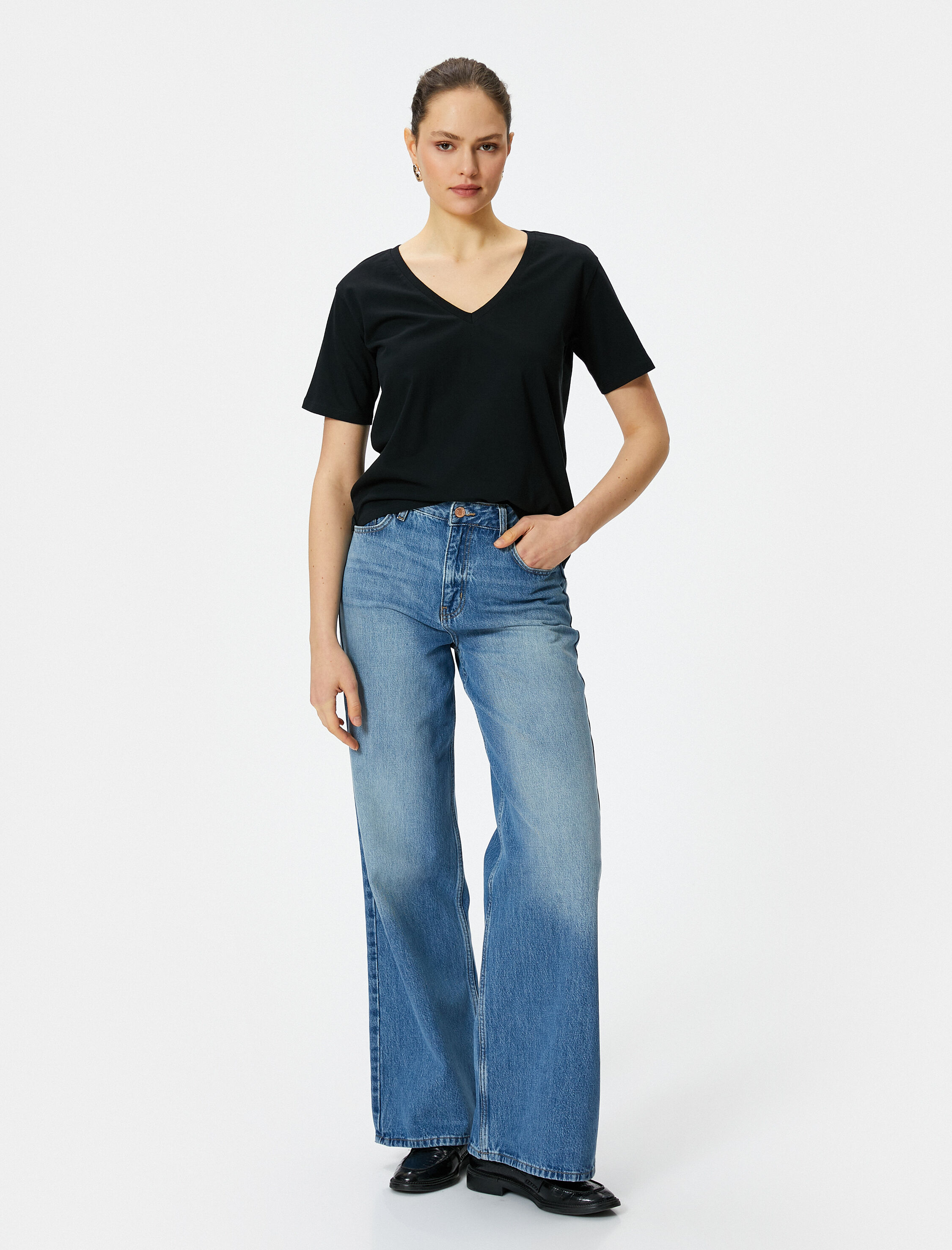   V Yaka Basic Tişört Kısa Kollu Pamuklu