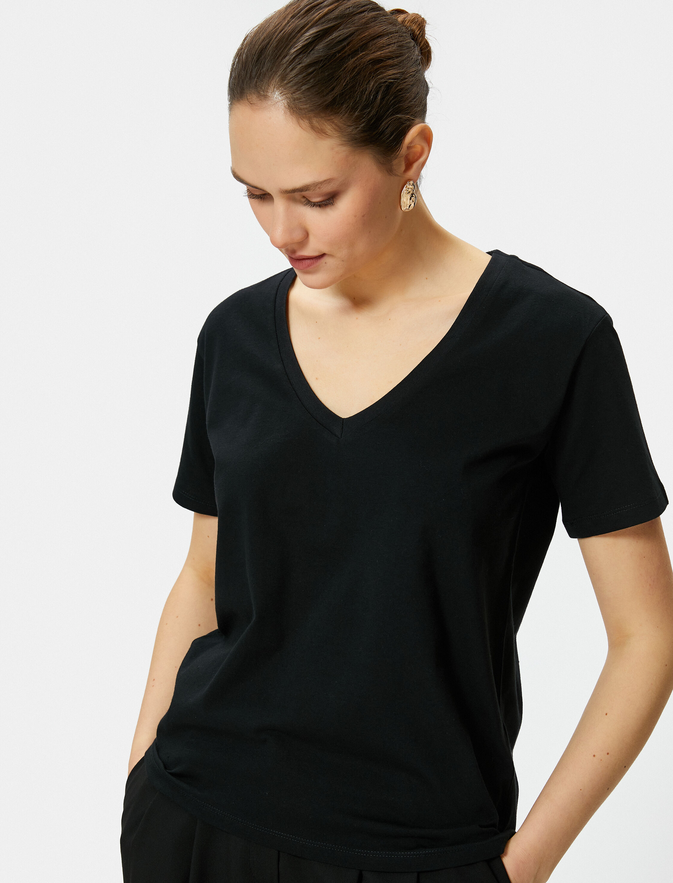   Basic Tişört V Yaka Kısa Kollu Pamuklu