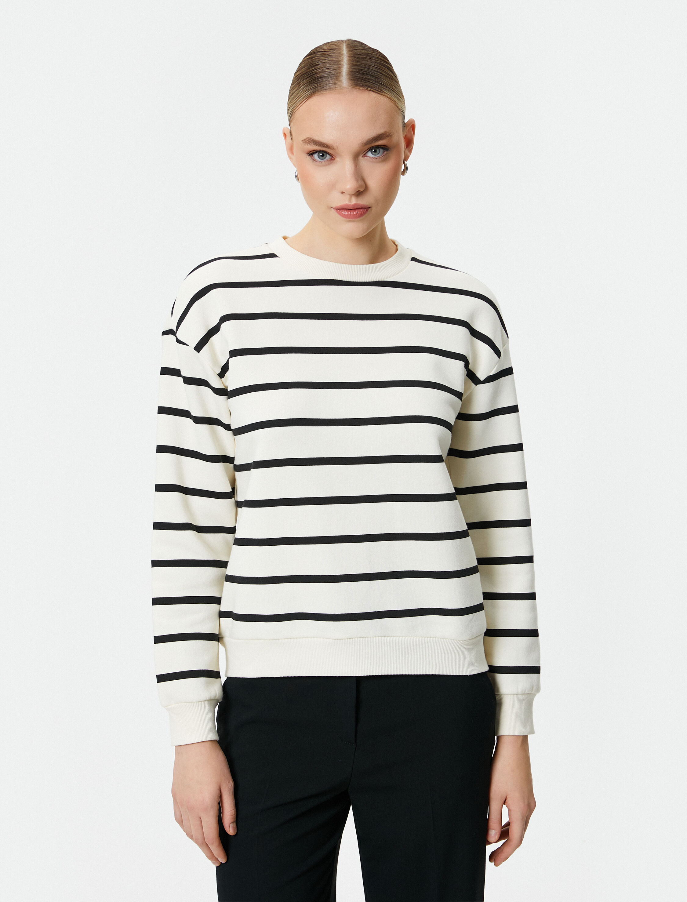   Bisiklet Yaka Sweatshirt Standart Kesim Üç İplik Şardonlu