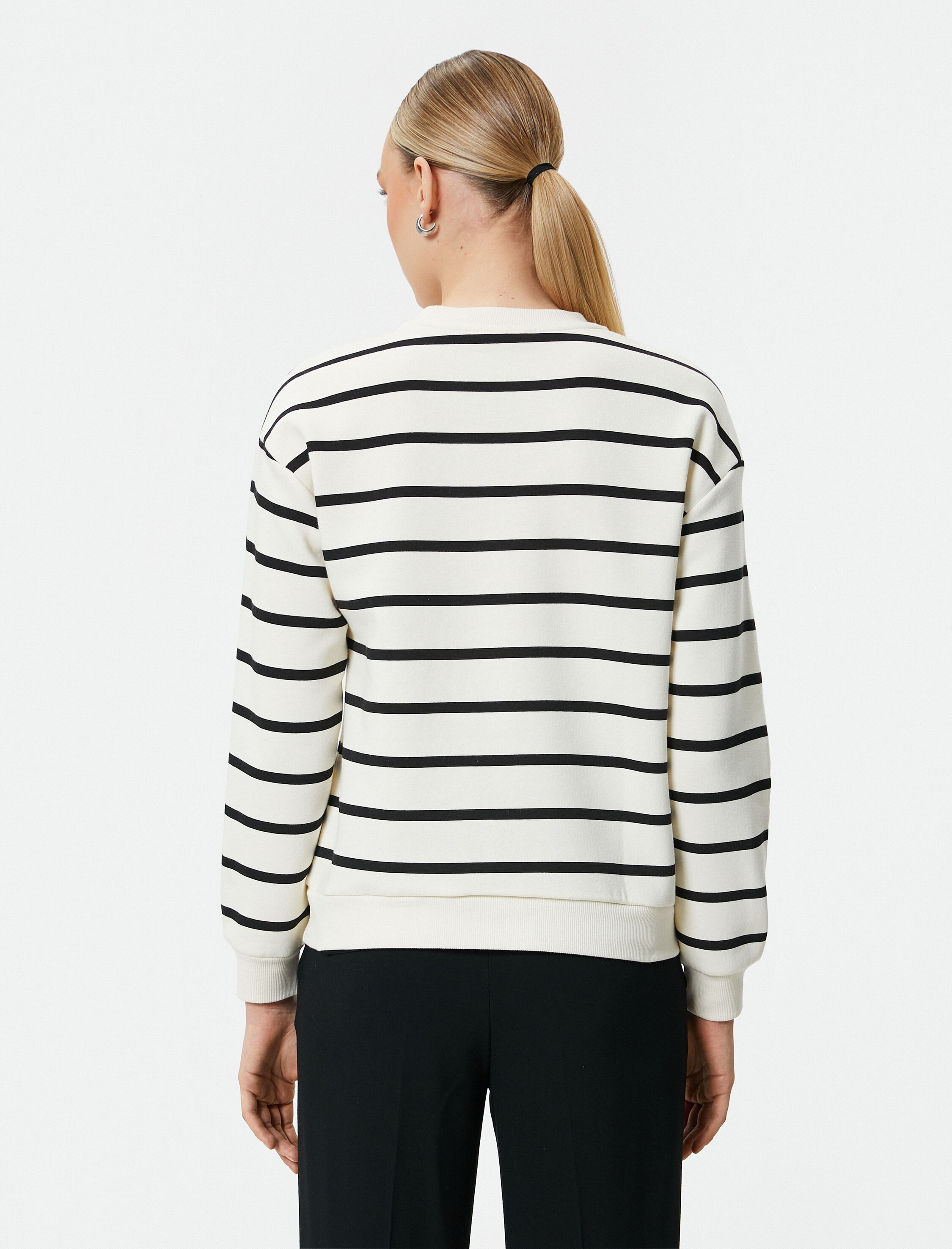   Bisiklet Yaka Sweatshirt Standart Kesim Üç İplik Şardonlu