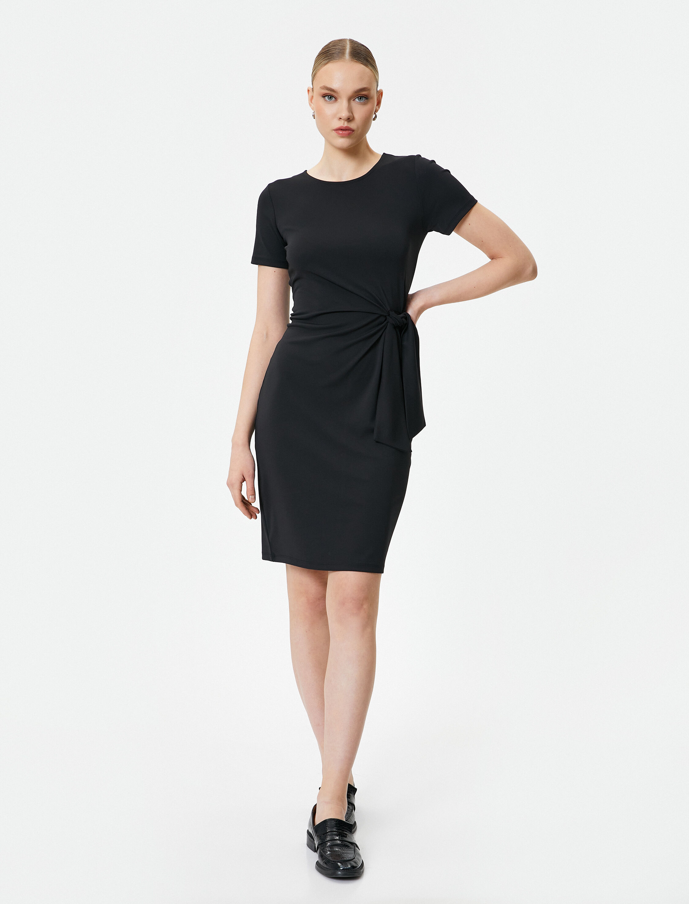   Mini Elbise Kısa Kollu Beli Bağlama Detaylı Fiyonk Detaylı