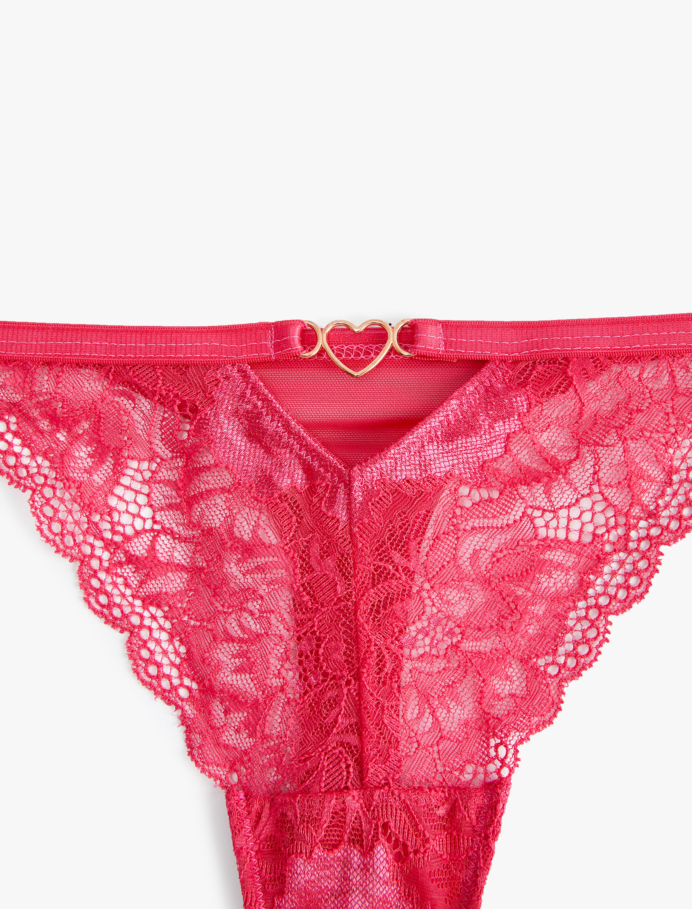   Dantelli String Külot Metal Kalp Detaylı