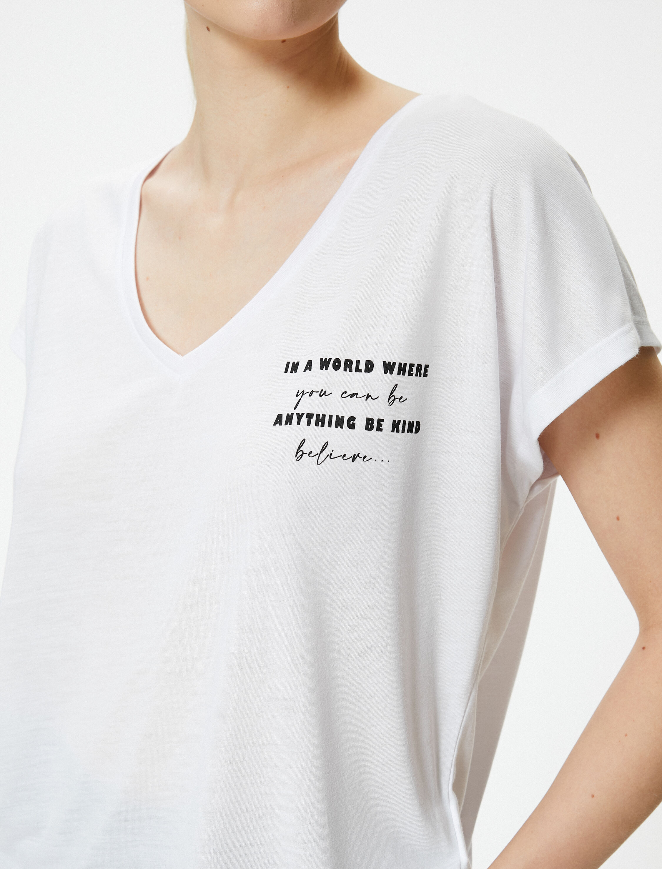   Baskılı Tişört V Yaka Kısa Kollu Viskon Karışımlı