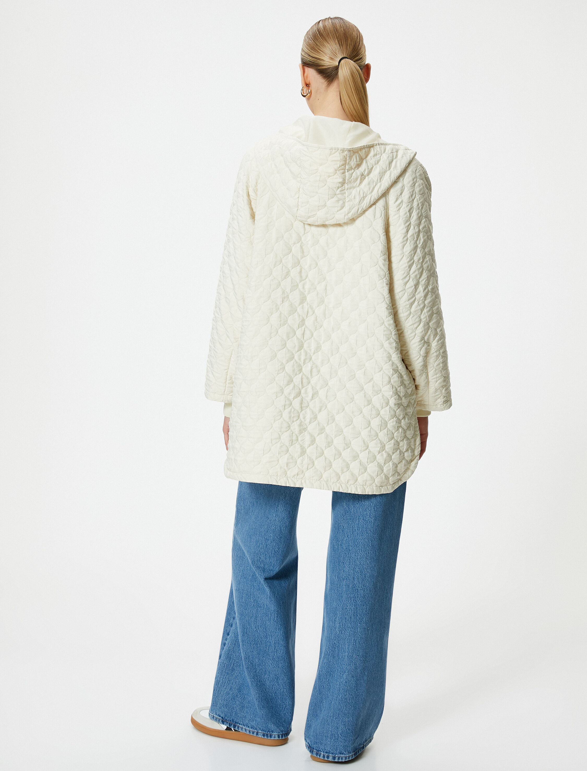   Kapüşonlu Kapitone Yağmurluk Cepli Çıtçıt Düğmeli Bileği Ribanalı