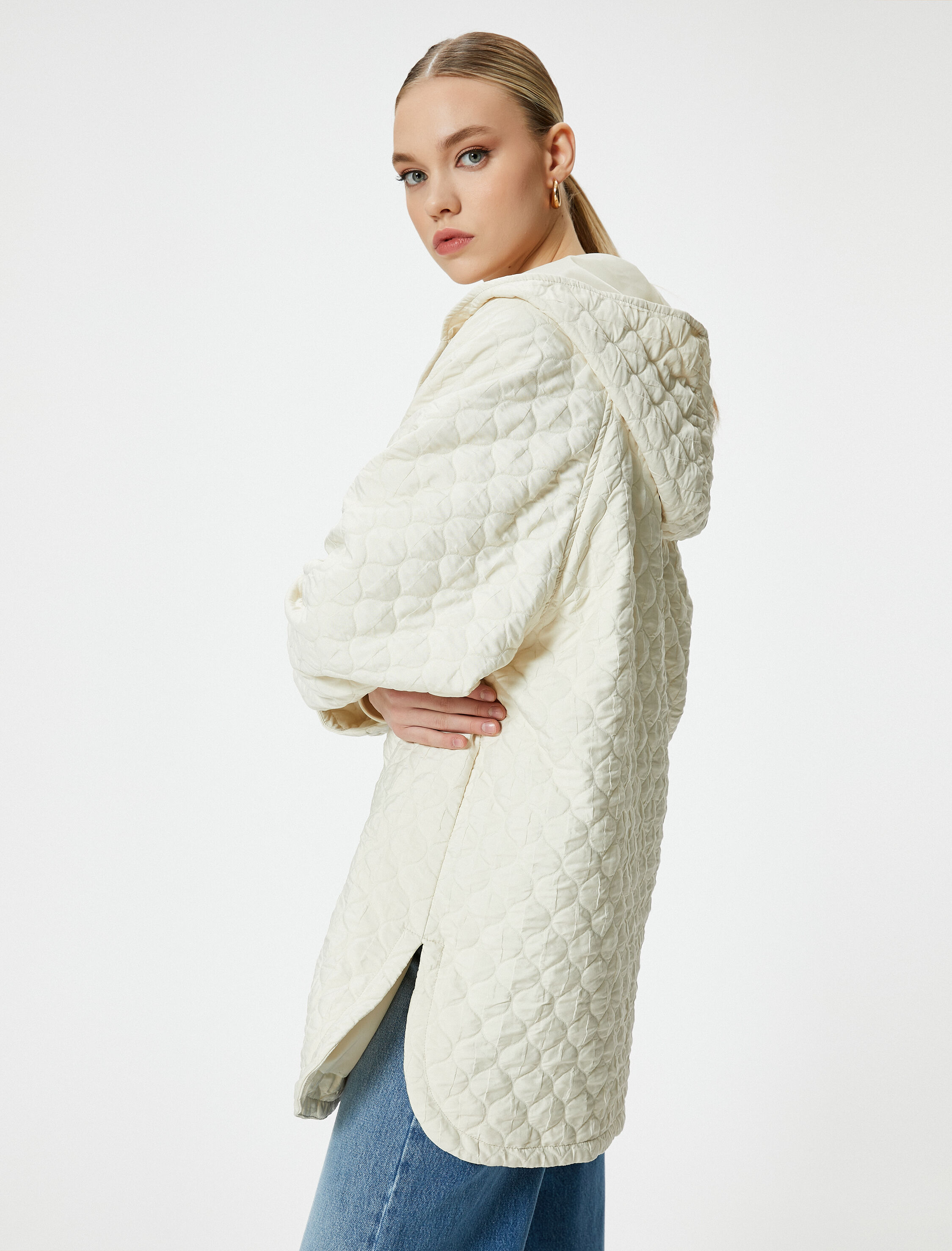   Kapüşonlu Kapitone Yağmurluk Cepli Çıtçıt Düğmeli Bileği Ribanalı