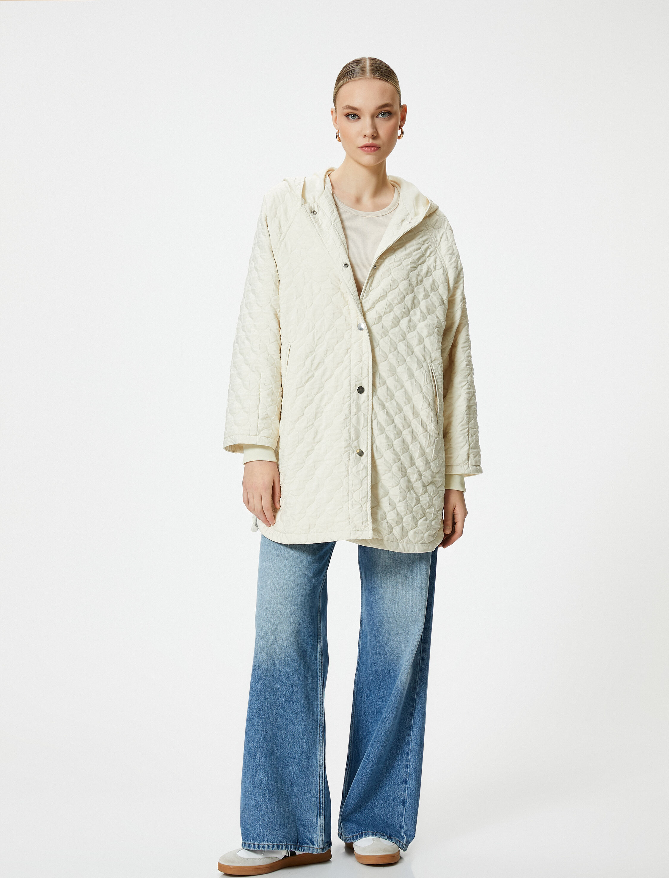   Kapüşonlu Kapitone Yağmurluk Cepli Çıtçıt Düğmeli Bileği Ribanalı