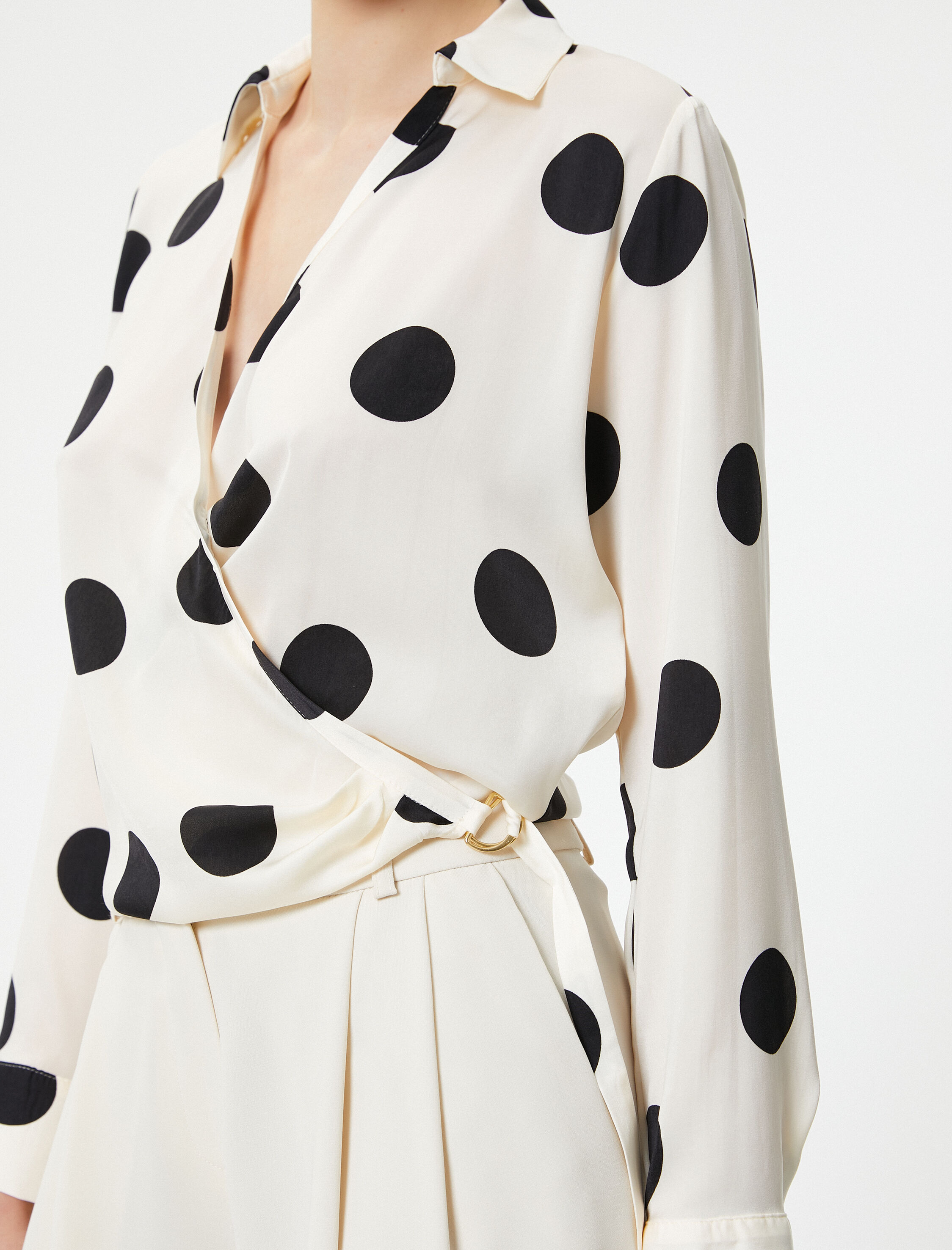   Puantiyeli Bluz Anvelop Aksesuar Detaylı Uzun Kollu