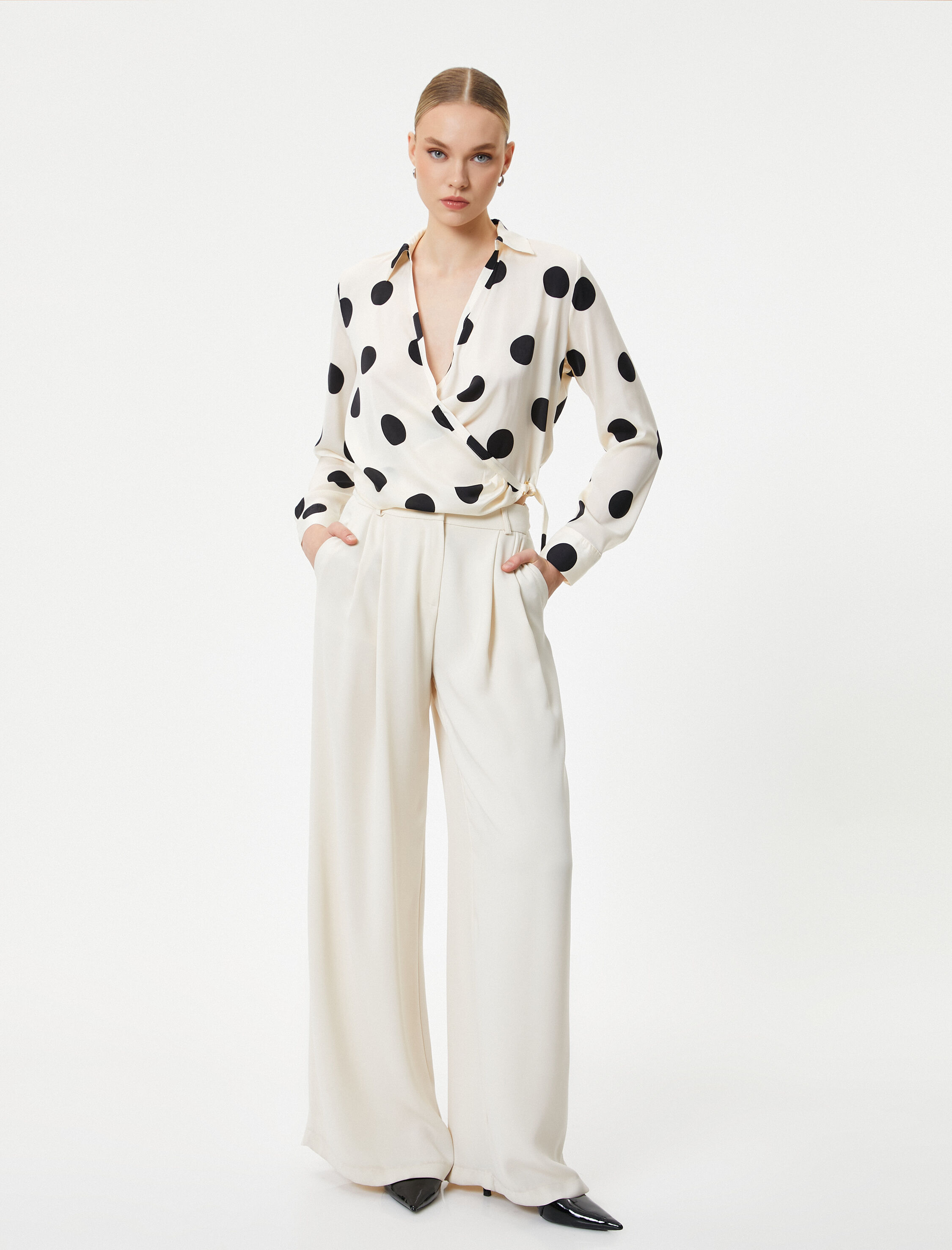   Puantiyeli Bluz Anvelop Aksesuar Detaylı Uzun Kollu