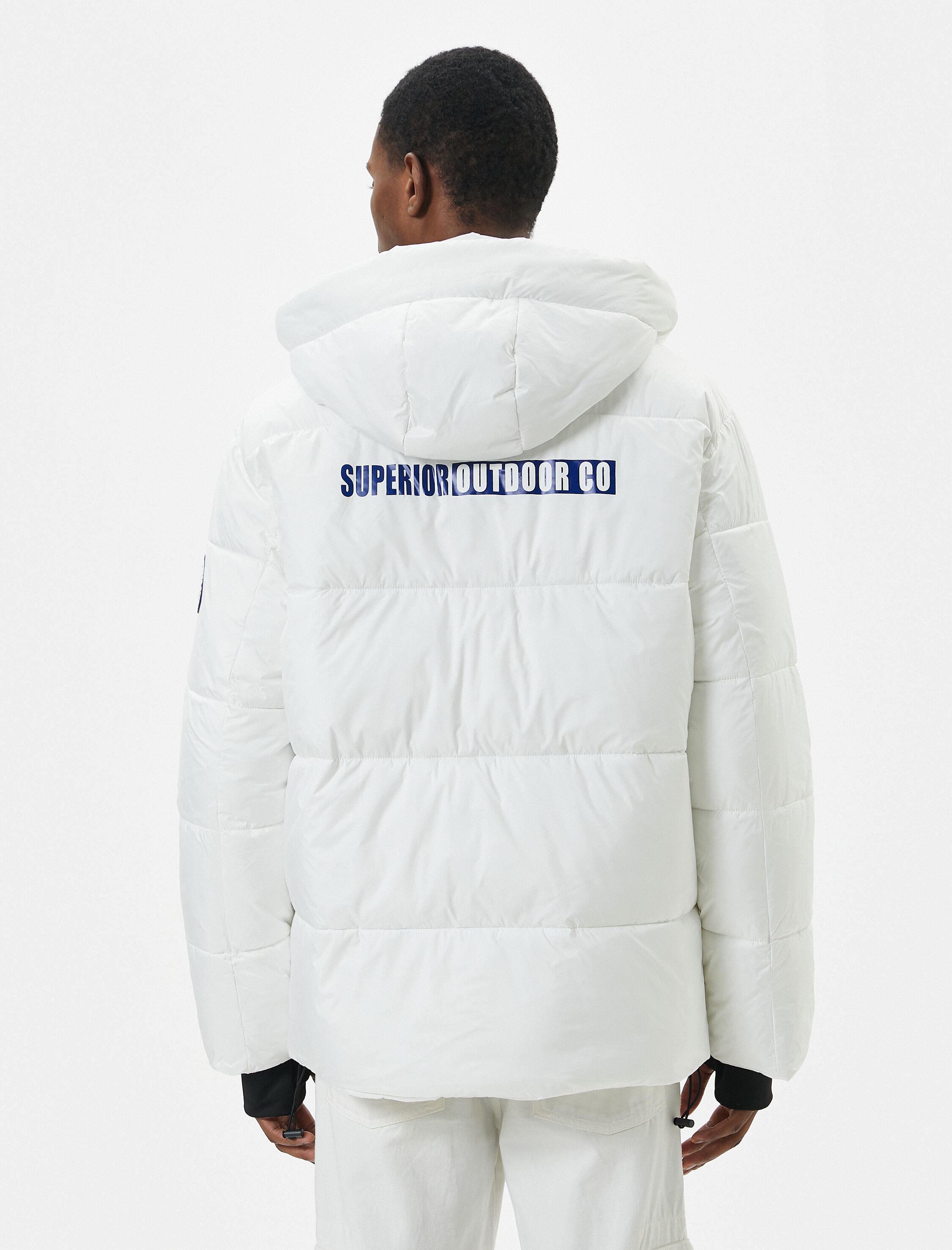   Şişme Mont Kapşonlu Slogan Baskılı Fermuarlı Cep Detaylı