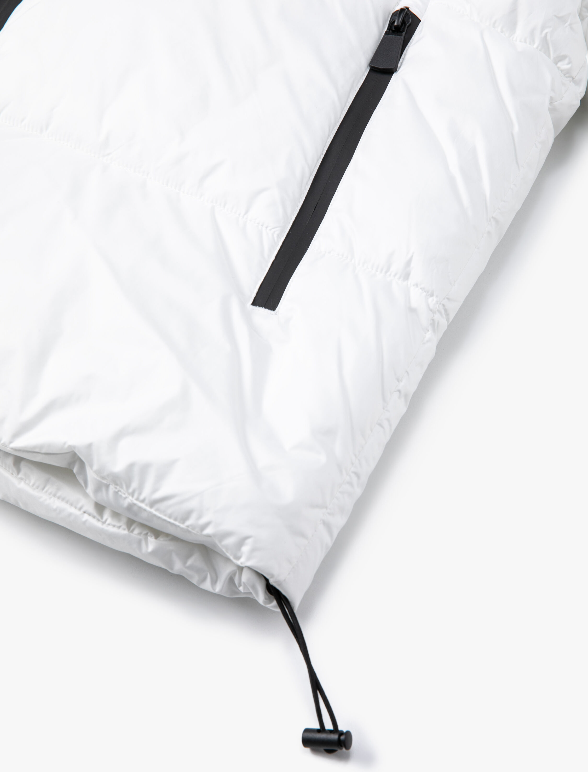   Şişme Mont Kapşonlu Slogan Baskılı Fermuarlı Cep Detaylı