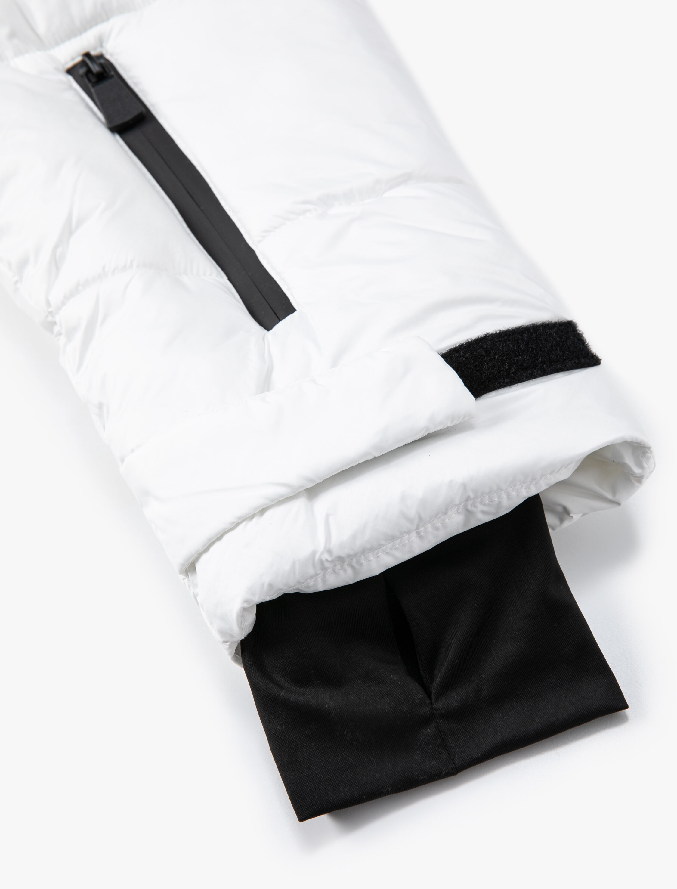   Şişme Mont Kapşonlu Slogan Baskılı Fermuarlı Cep Detaylı