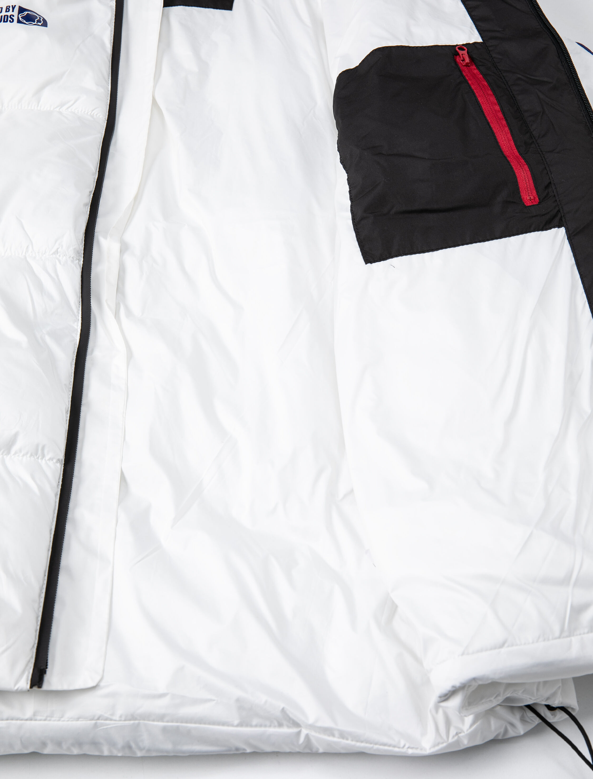   Şişme Mont Kapşonlu Slogan Baskılı Fermuarlı Cep Detaylı