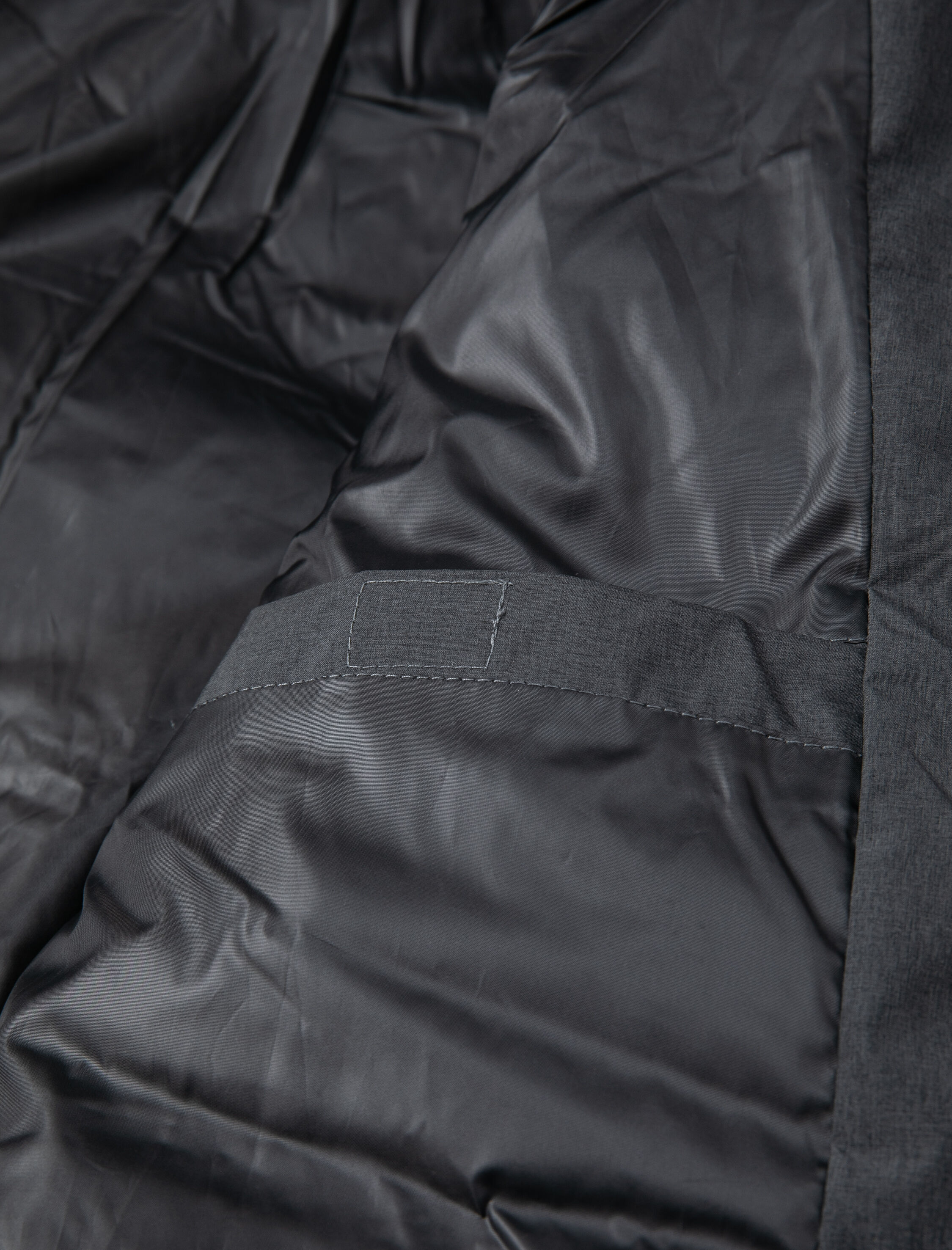   Şişme Mont Kapşonlu Fermuarlı Cep Detaylı