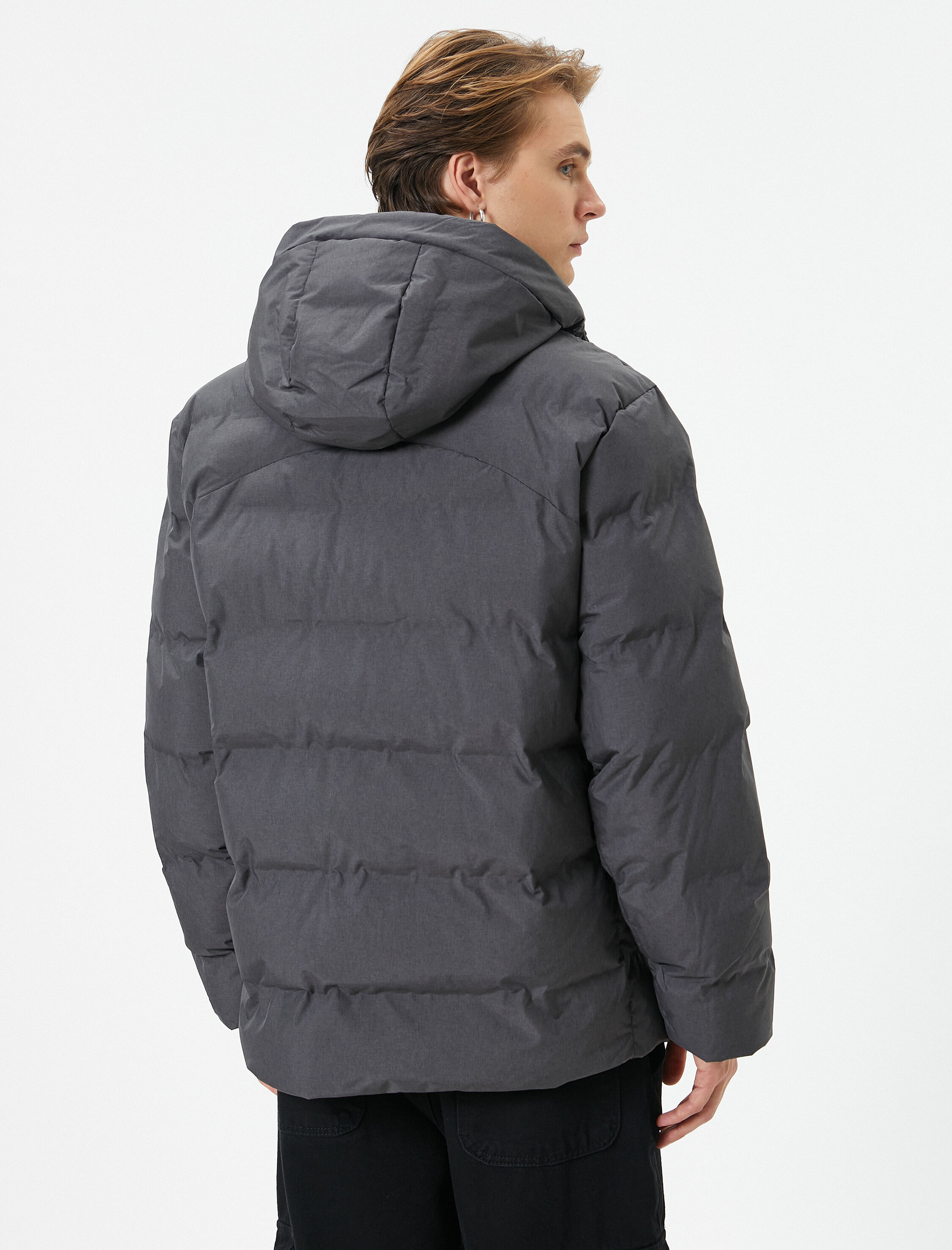   Şişme Mont Kapşonlu Fermuarlı Cep Detaylı