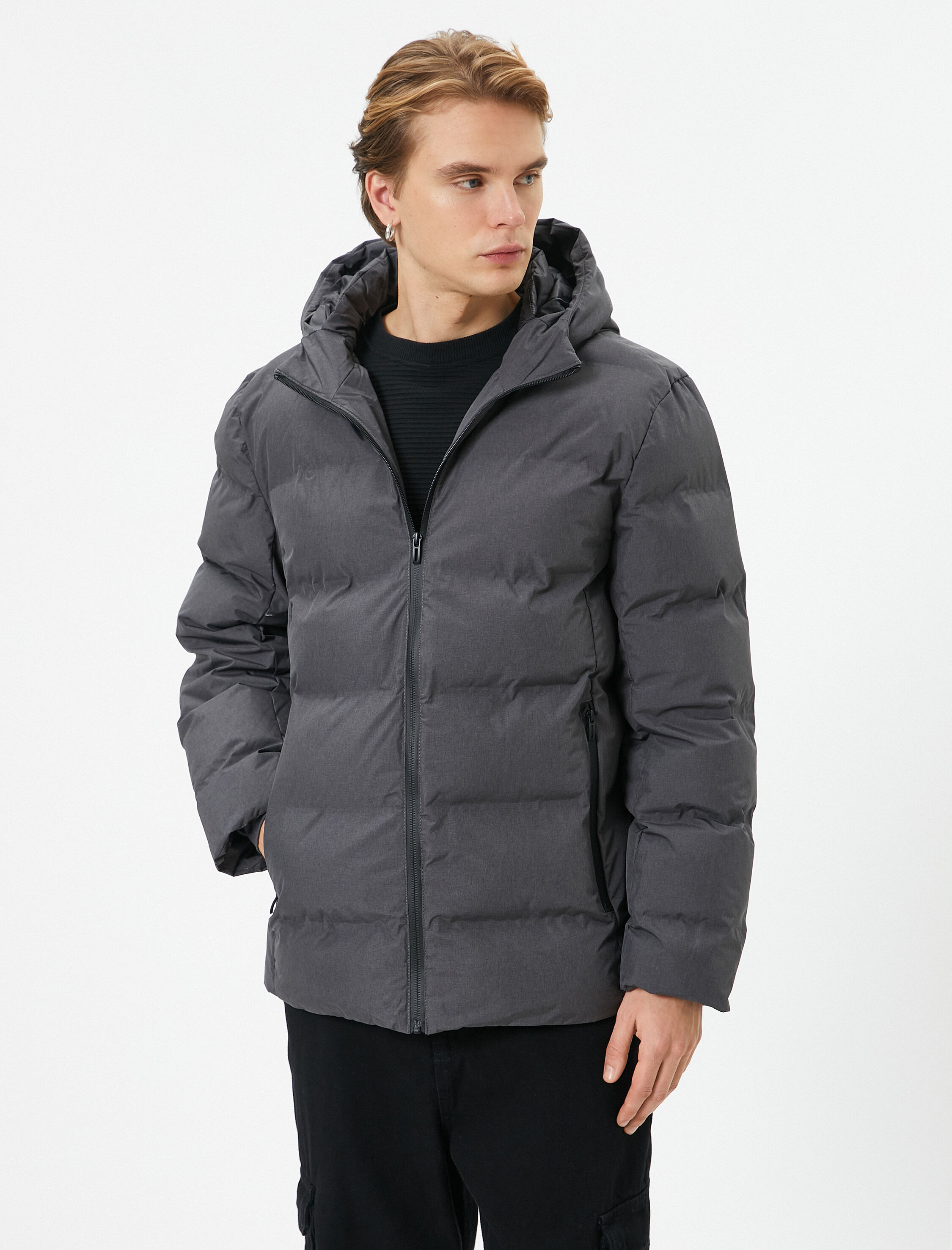   Şişme Mont Kapşonlu Fermuarlı Cep Detaylı