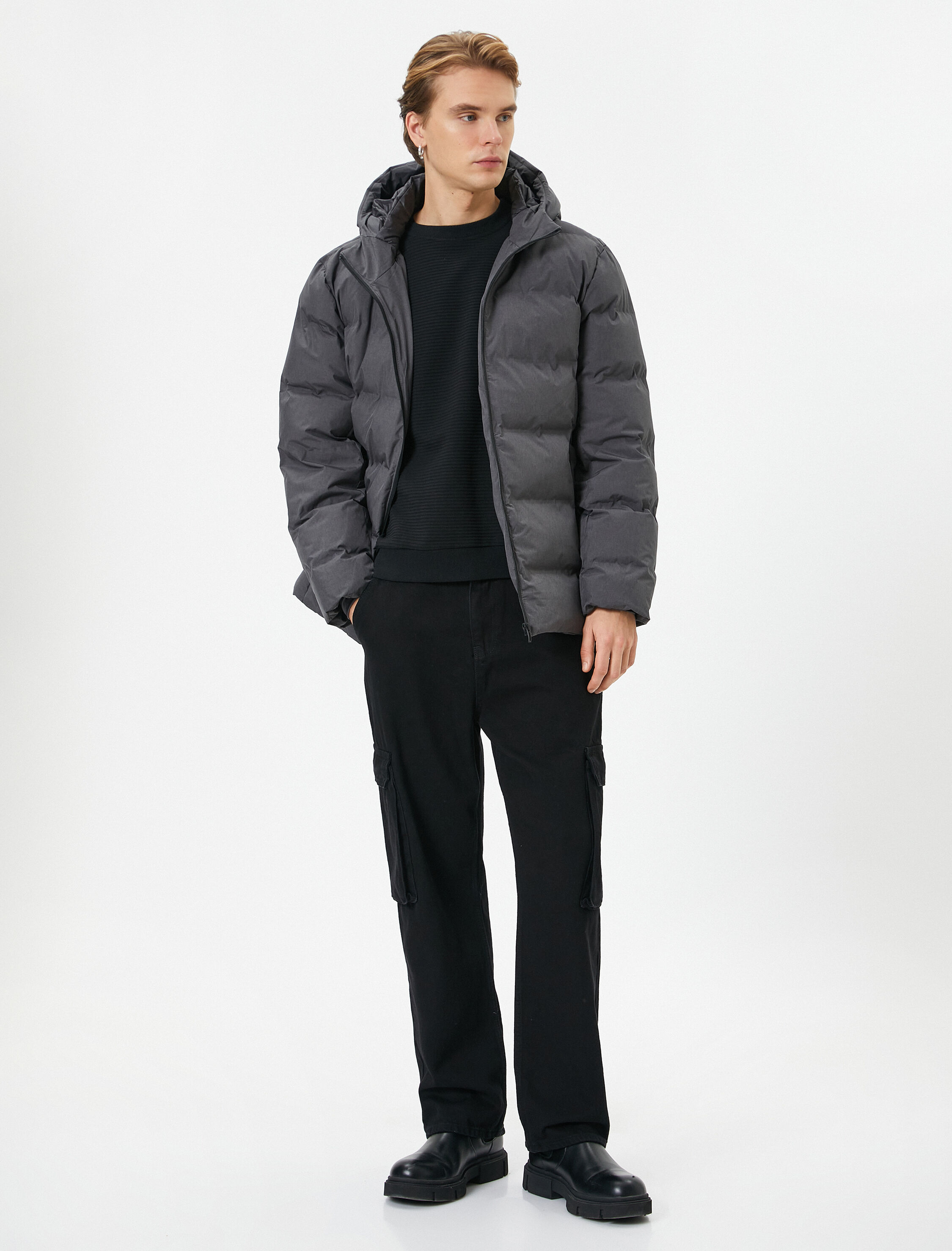   Şişme Mont Kapşonlu Fermuarlı Cep Detaylı