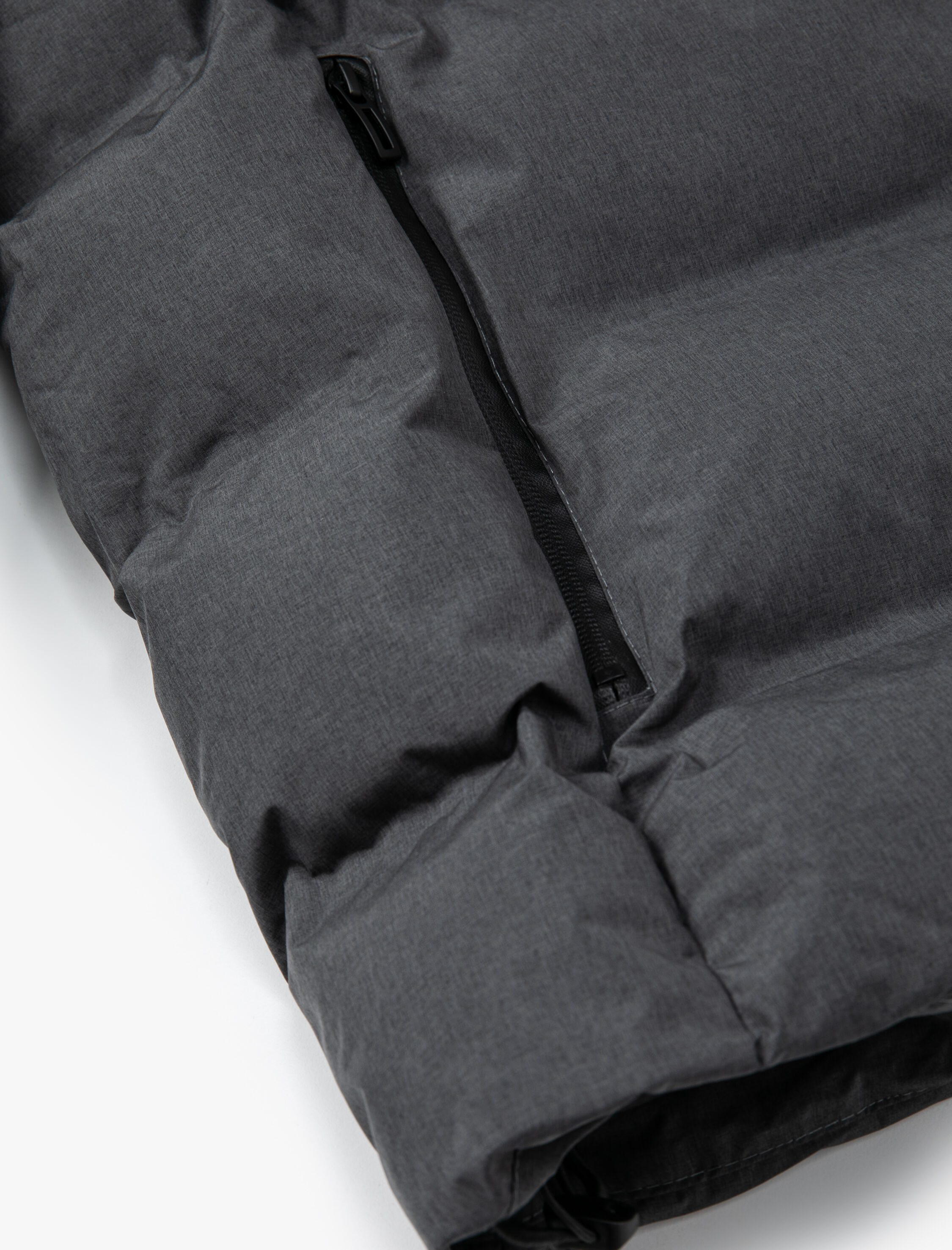   Şişme Mont Kapşonlu Fermuarlı Cep Detaylı