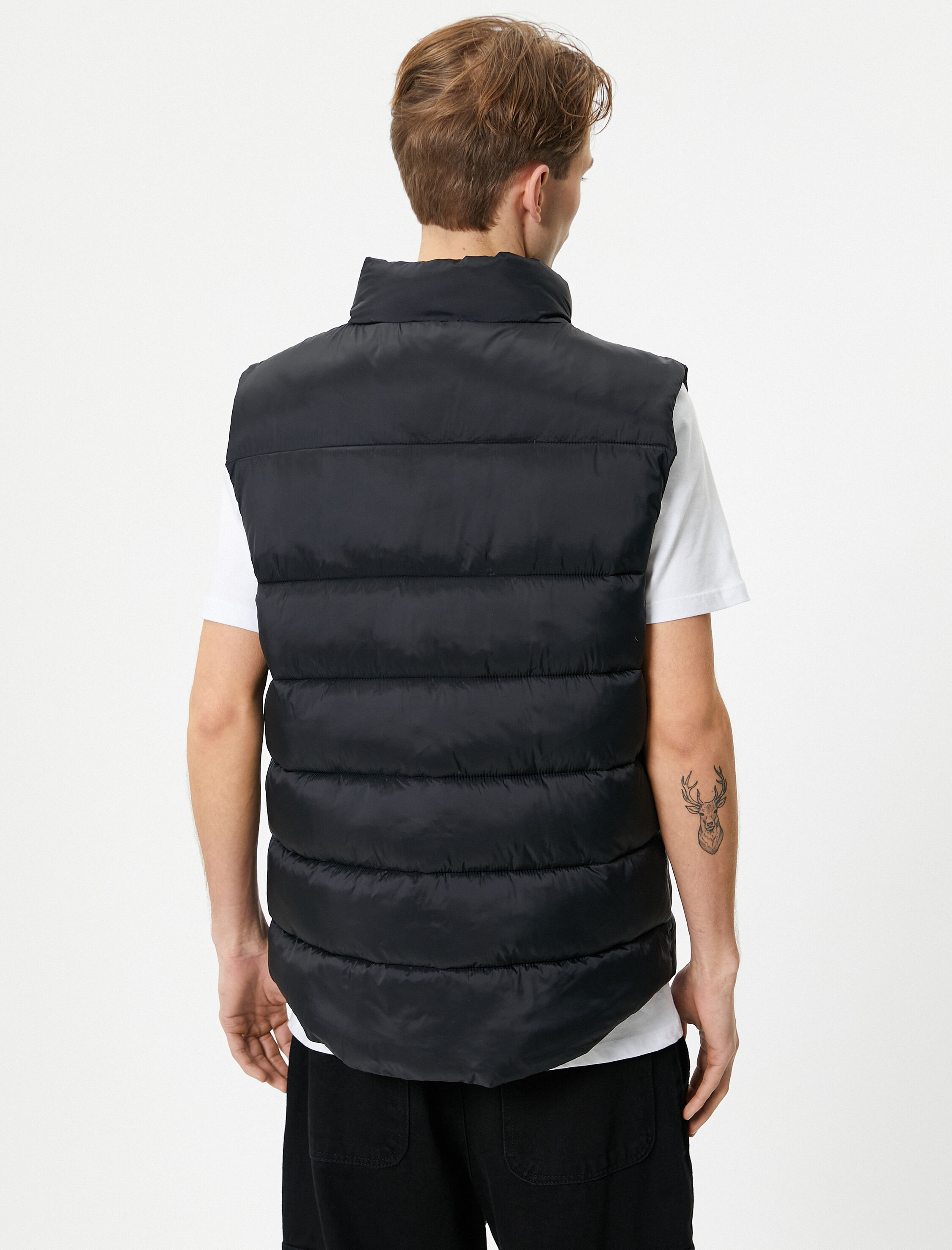   Şişme Yelek Kolsuz Fermuarlı Dik Yaka Etiket Baskılı Cep Detaylı