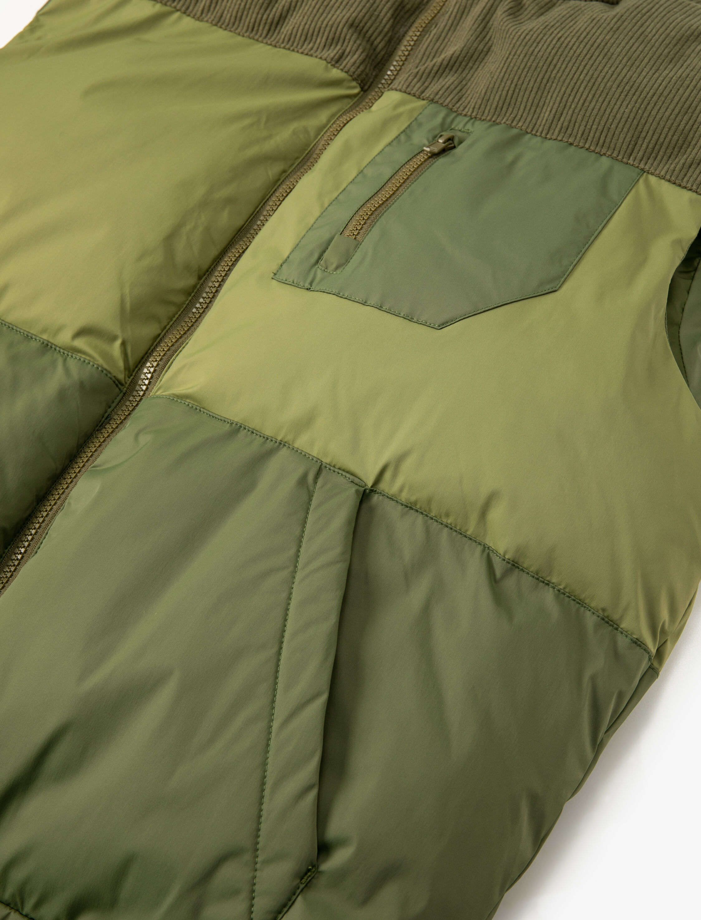   Şişme Yelek Dik Yaka Fermuarlı Çok Renkli Cep Detaylı