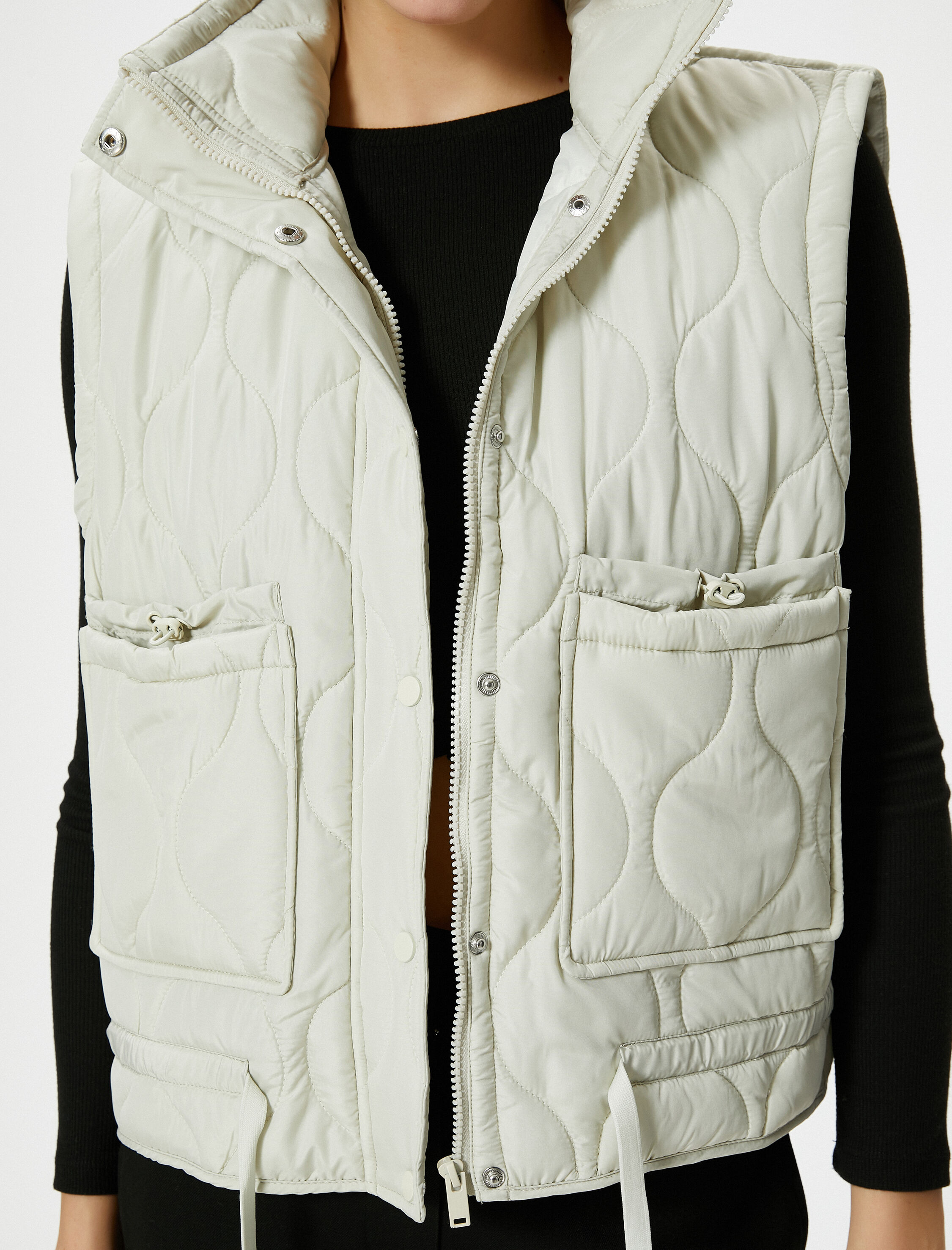   Kapitone Oversize Yelek Dik Yaka Cepli Fermuarlı Bağlama Detaylı