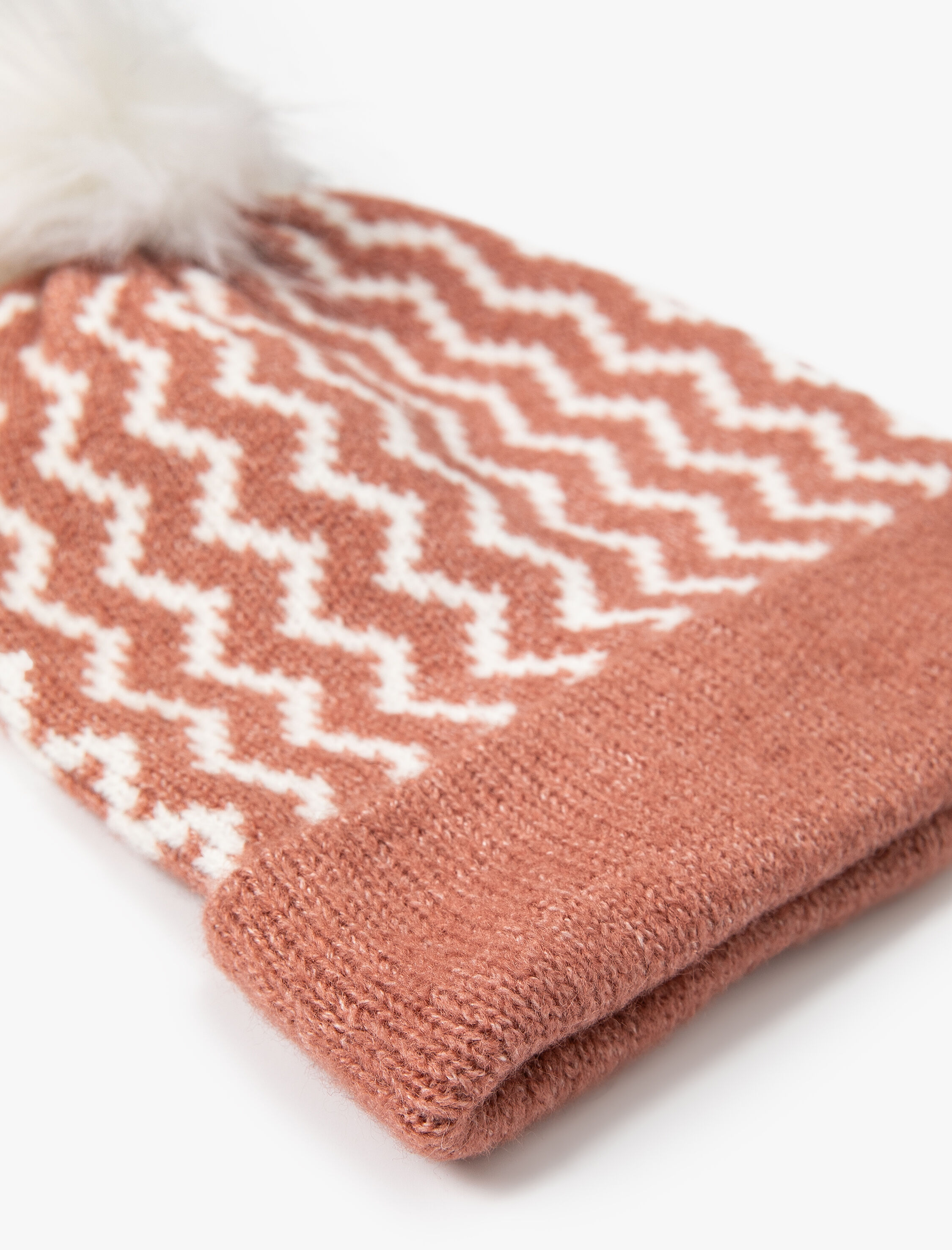 Kadın Örgü Bere Renk Bloklu Peluş Ponpon Detaylı