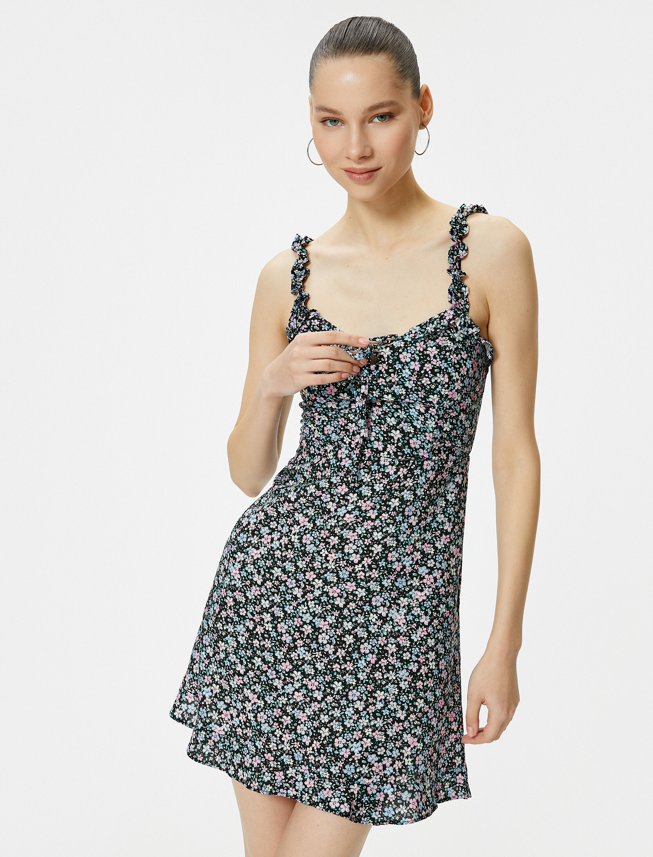   Çiçekli Mini Elbise Askılı Fırfırlı Astarlı Viskoz Kumaş Fiyonk Detaylı