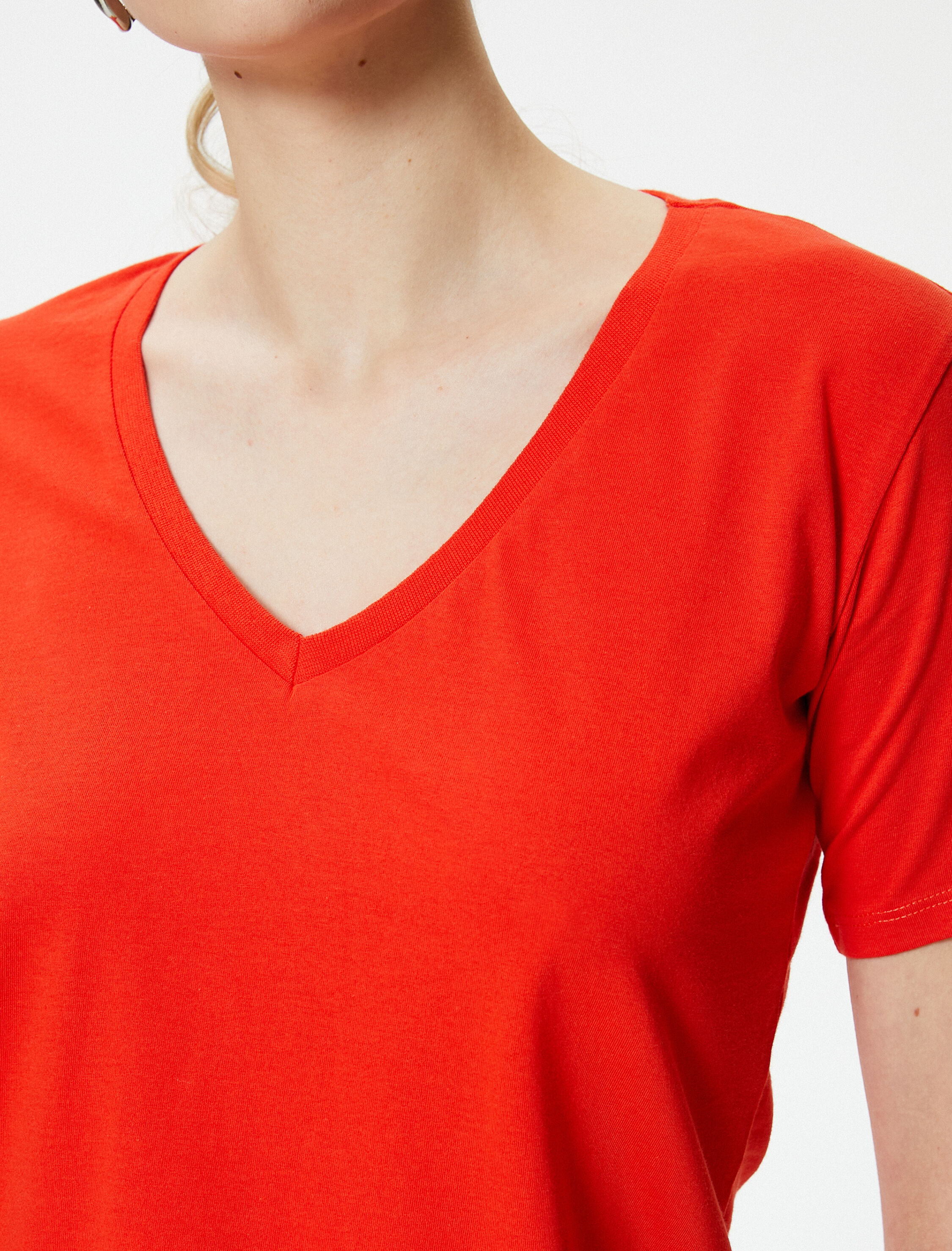   V Yaka Basic Tişört Kısa Kollu Pamuklu