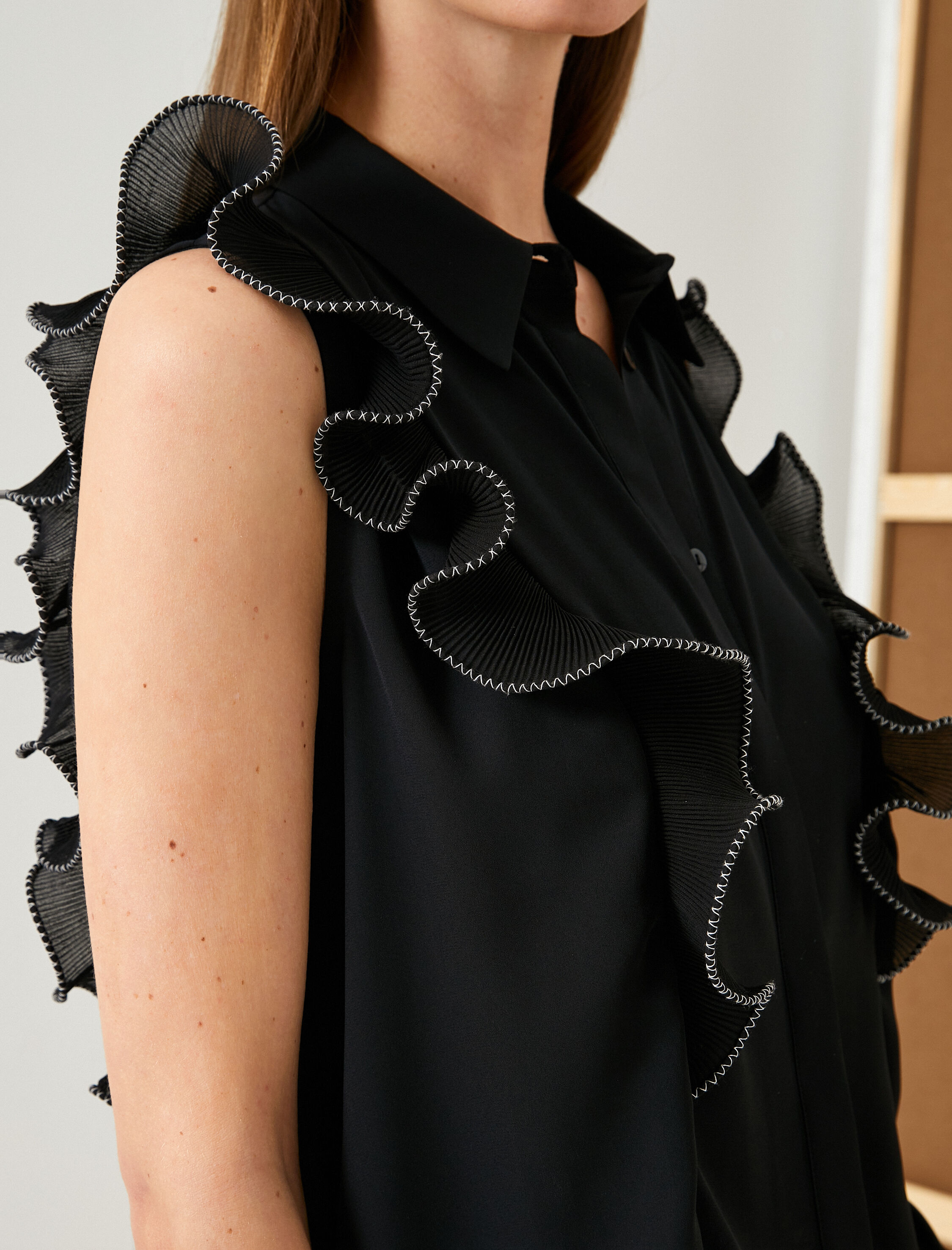   Kolsuz Gömlek Fırfırlı Düğmeli Klasik Yaka