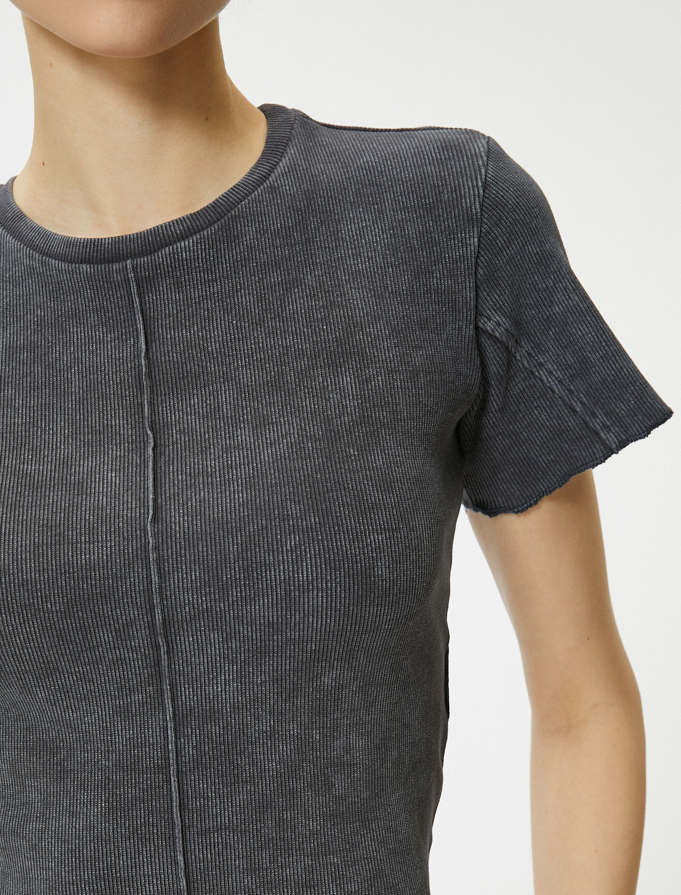   Crop Tişört Soluk Efektli Kısa Kollu Bisiklet Yaka Pamuklu