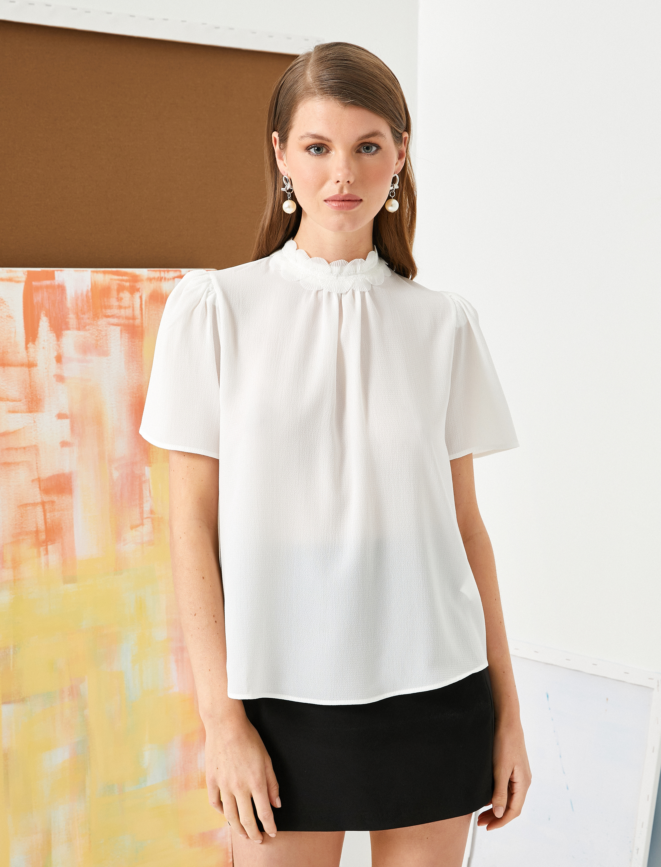   Kısa Kollu Bluz Yaka Detaylı