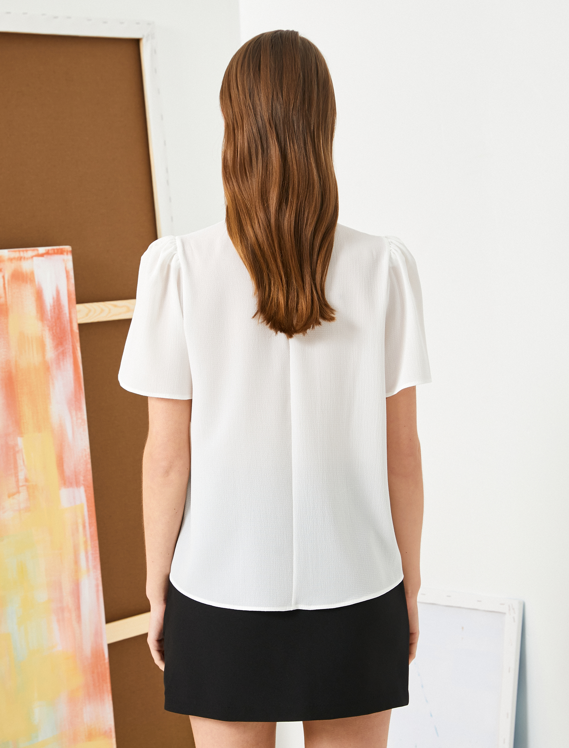   Kısa Kollu Bluz Yaka Detaylı