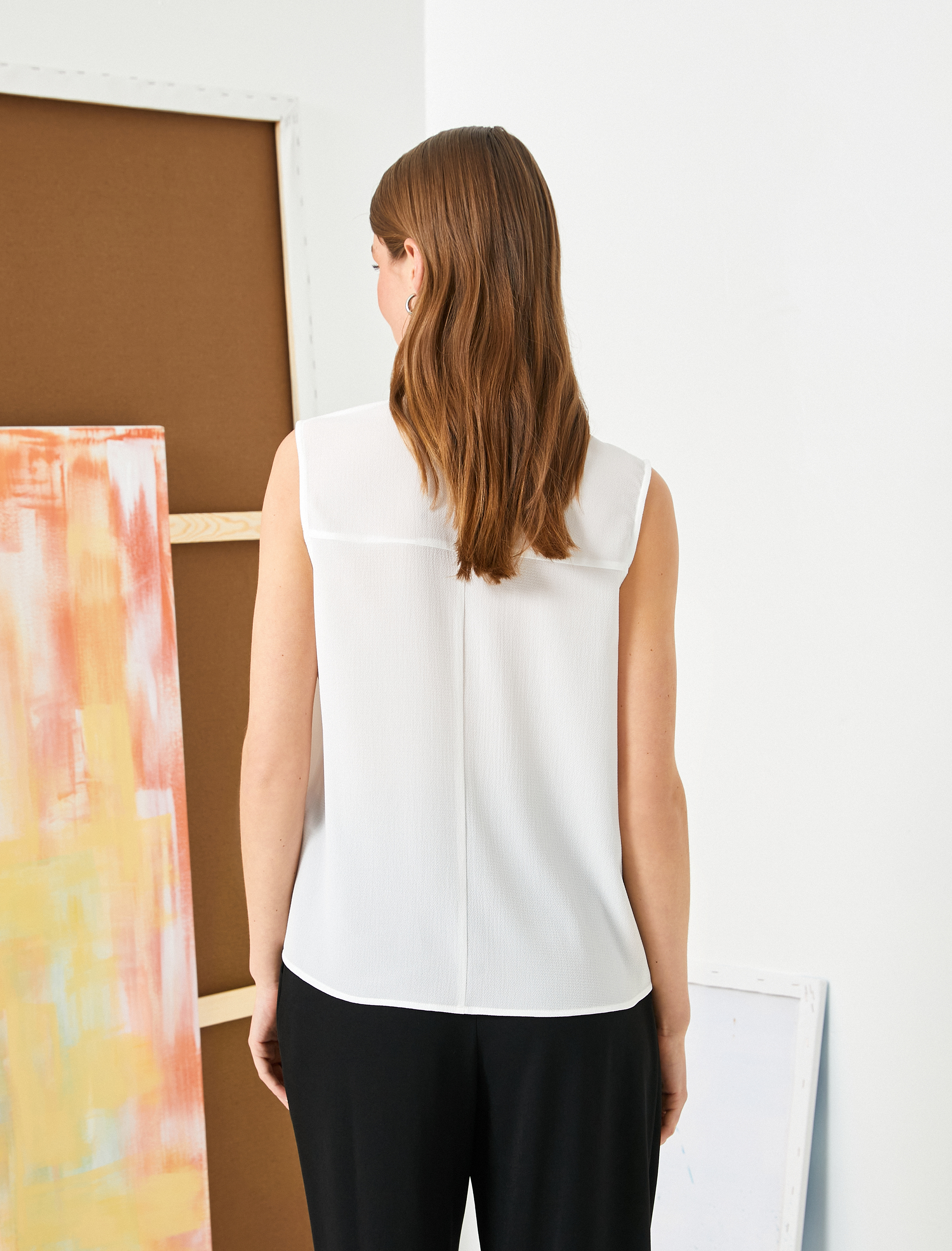   Hakim Yaka Bluz Parlak Taş Detaylı Kolsuz