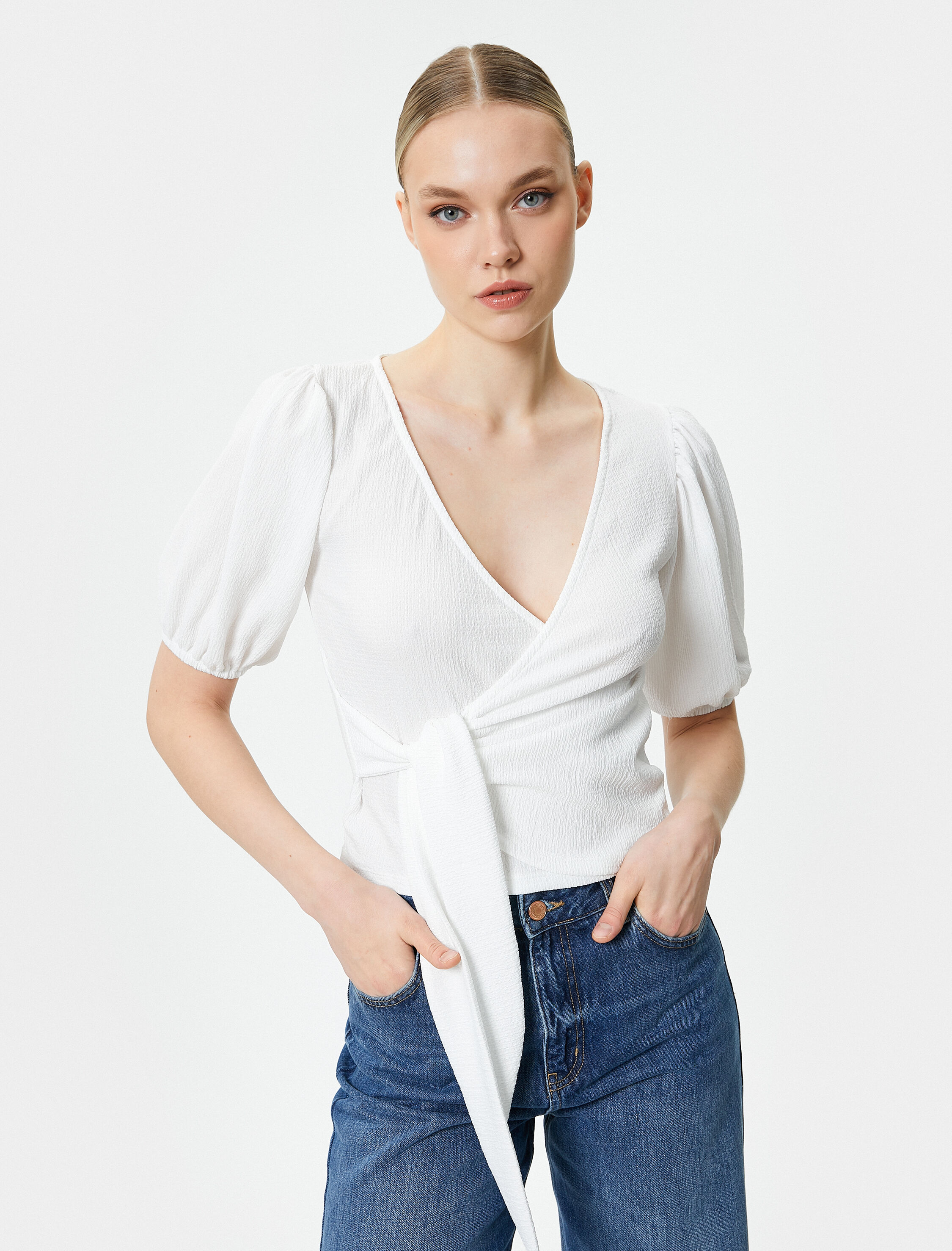   Balon Kollu Tişört V Yaka Bağlama Detaylı