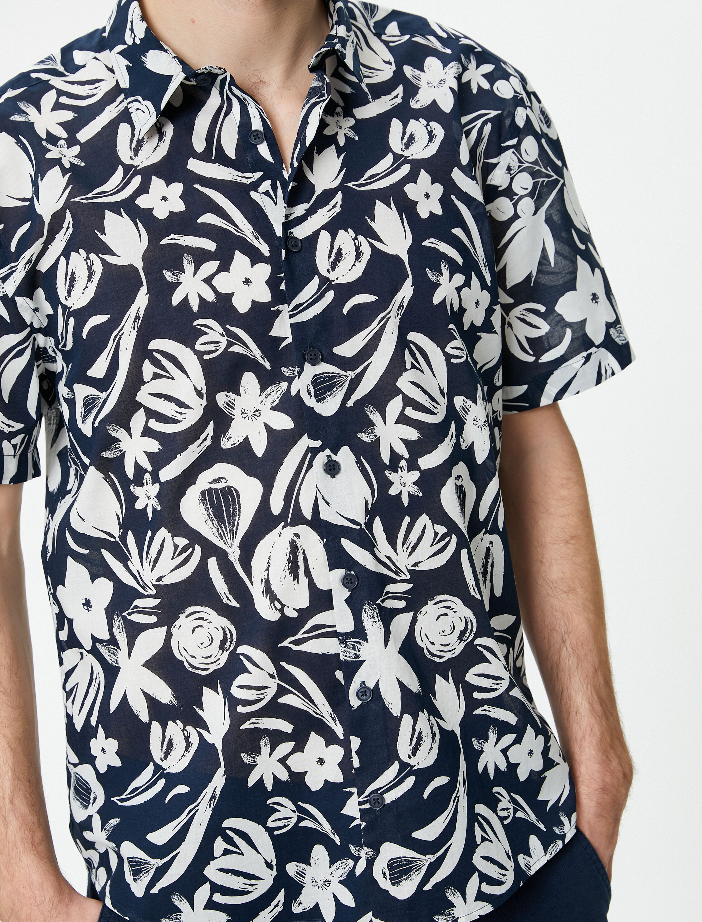   Yazlık Gömlek Kısa Kollu Çiçekli Desenli Klasik Yaka Düğmeli Regular Fit