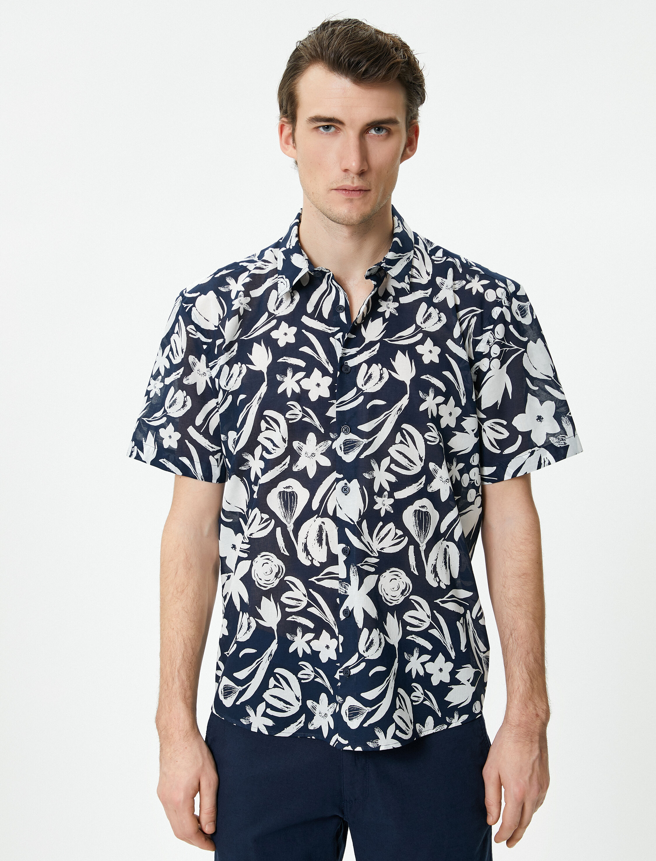   Yazlık Gömlek Kısa Kollu Çiçekli Desenli Klasik Yaka Düğmeli Regular Fit