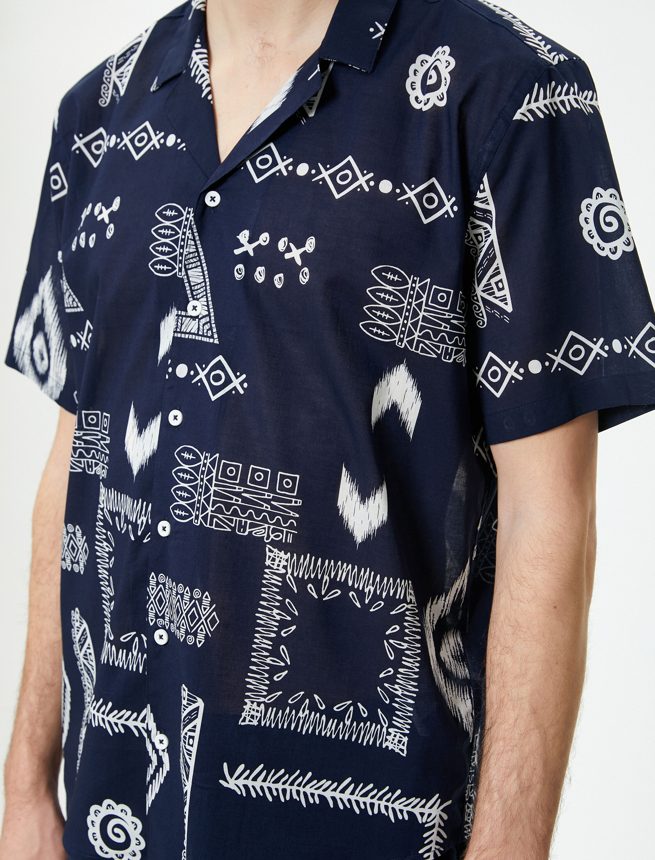   Etnik Desenli Gömlek Devrik Yaka Kısa Kollu Düğmeli Regular Fit