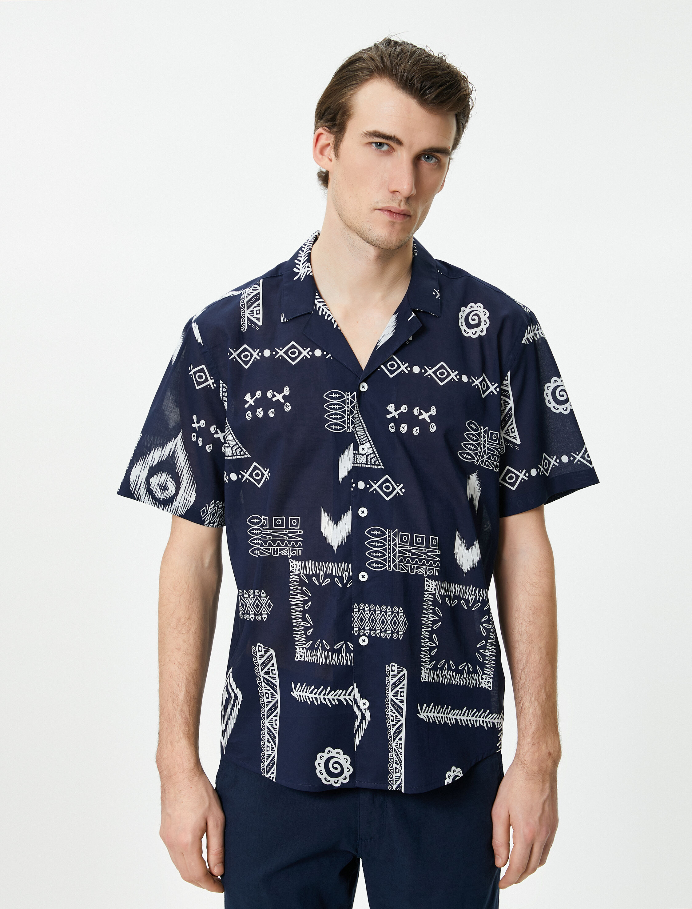   Etnik Desenli Gömlek Devrik Yaka Kısa Kollu Düğmeli Regular Fit